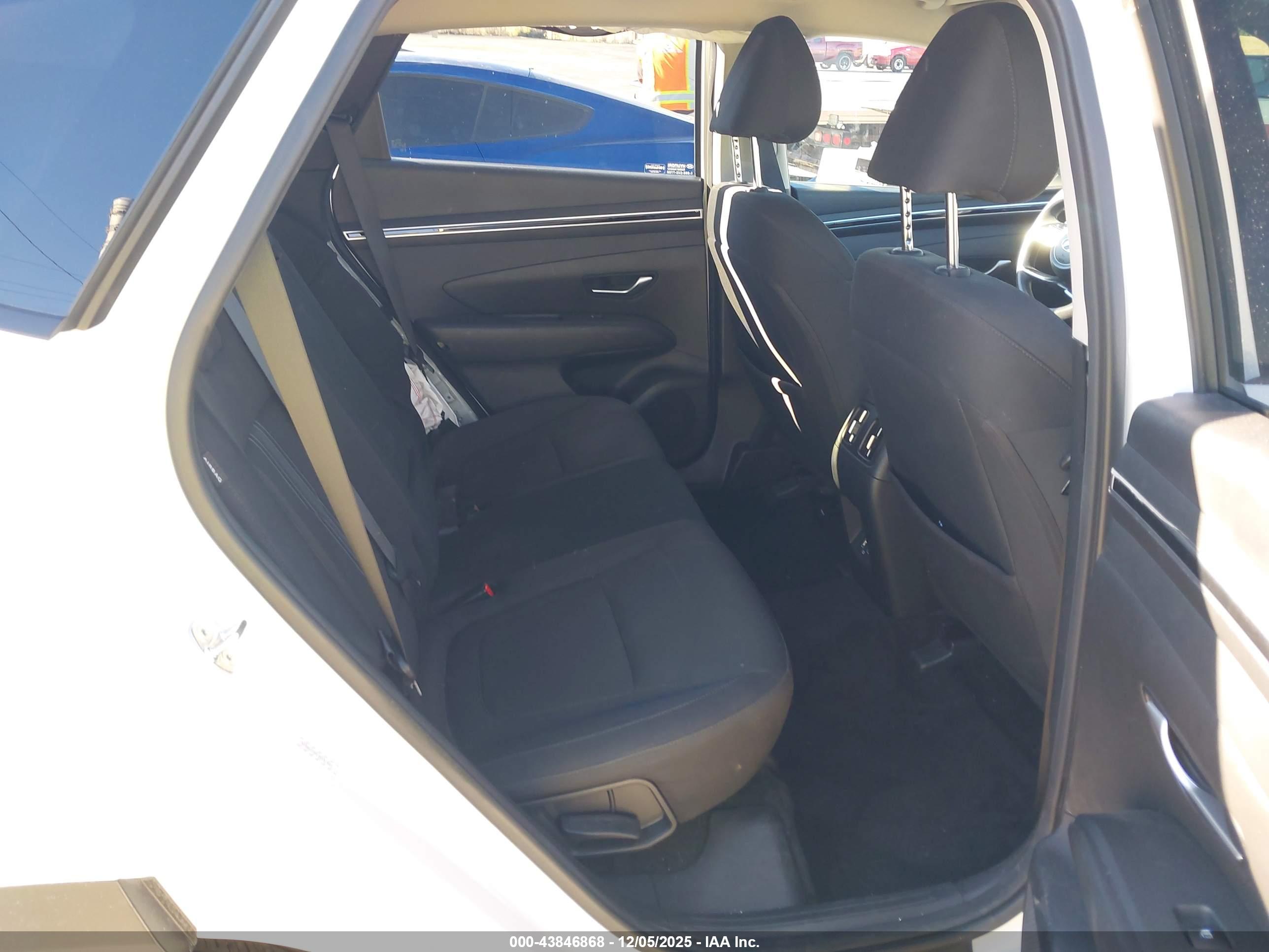 HYUNDAI TUCSON image 8