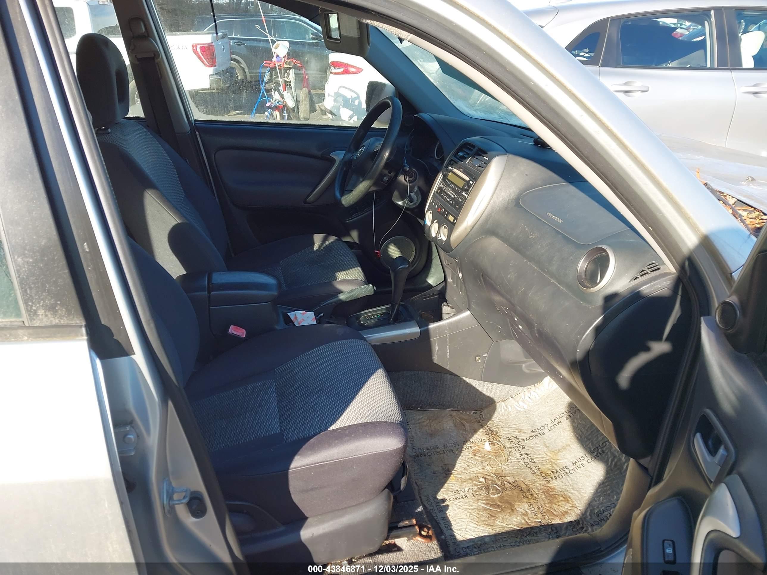 TOYOTA RAV4 image 5