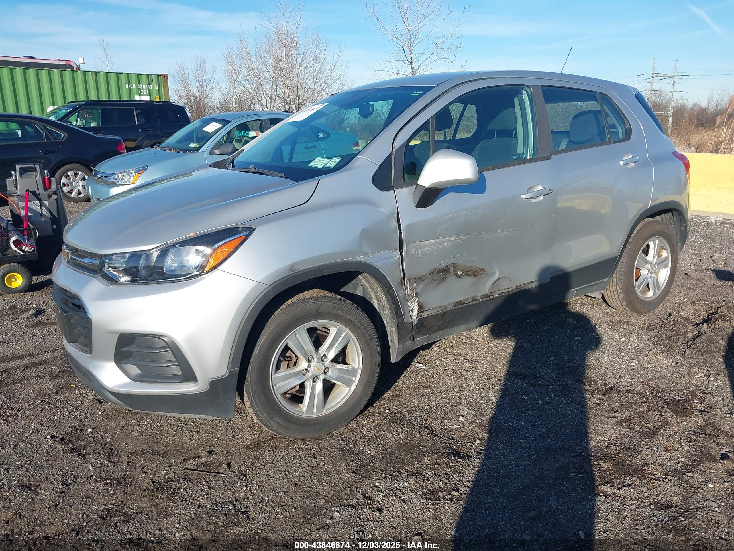 CHEVROLET TRAX image 2