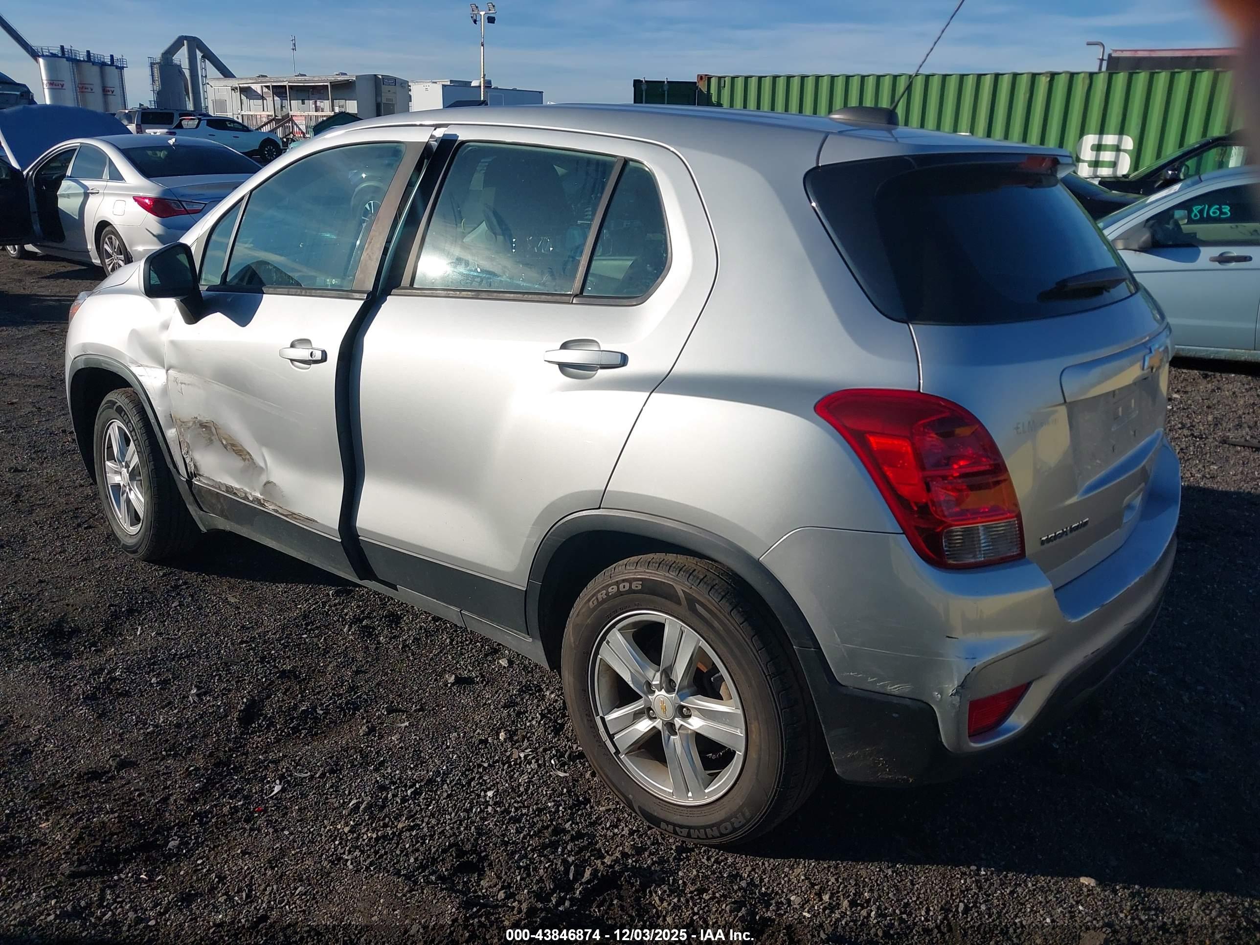 CHEVROLET TRAX image 3