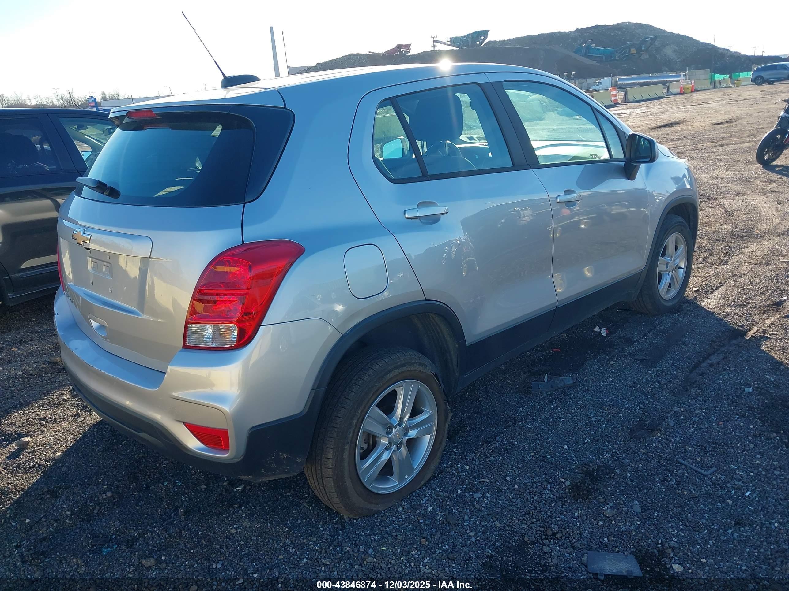 CHEVROLET TRAX image 4