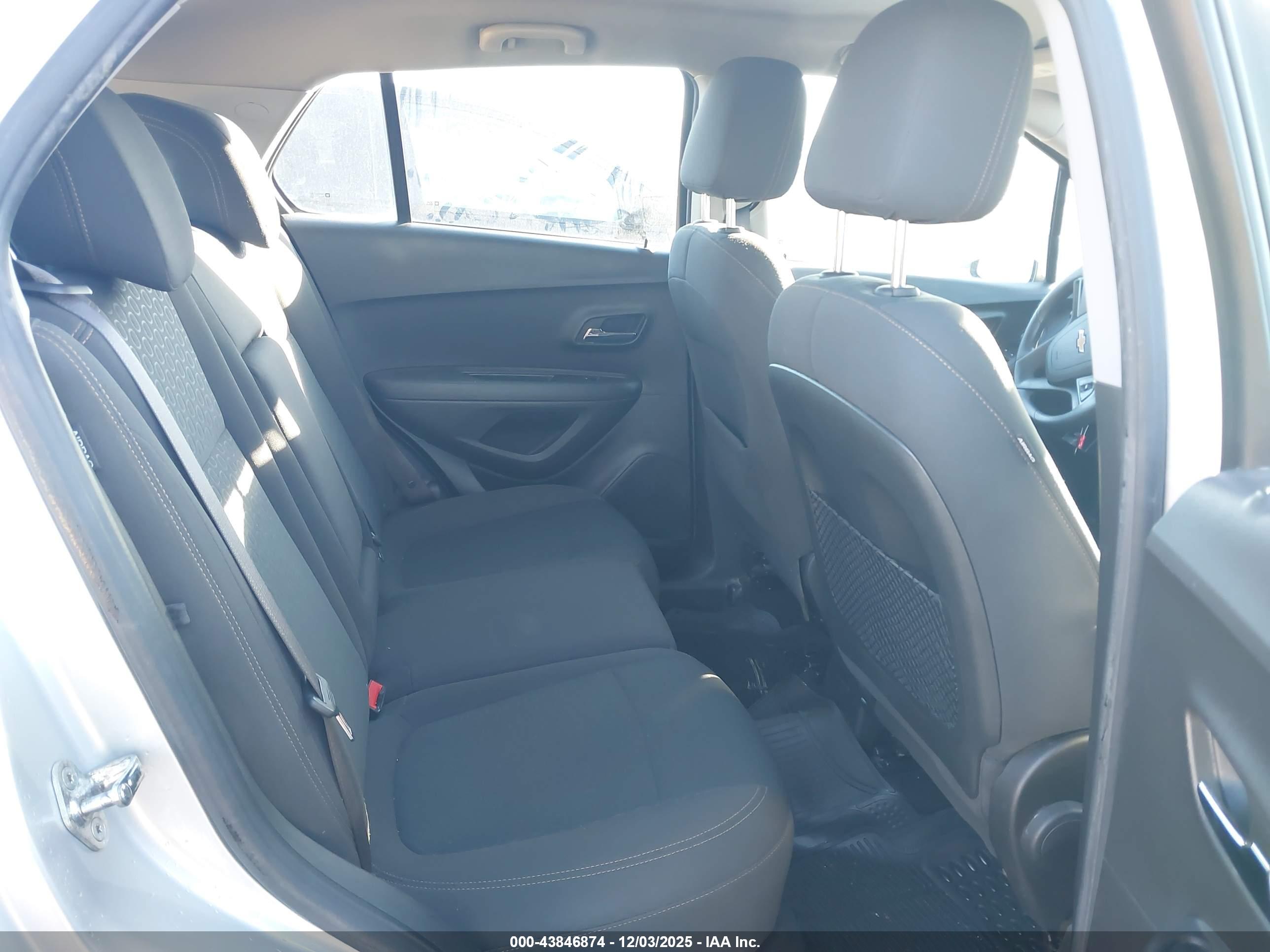 CHEVROLET TRAX image 8