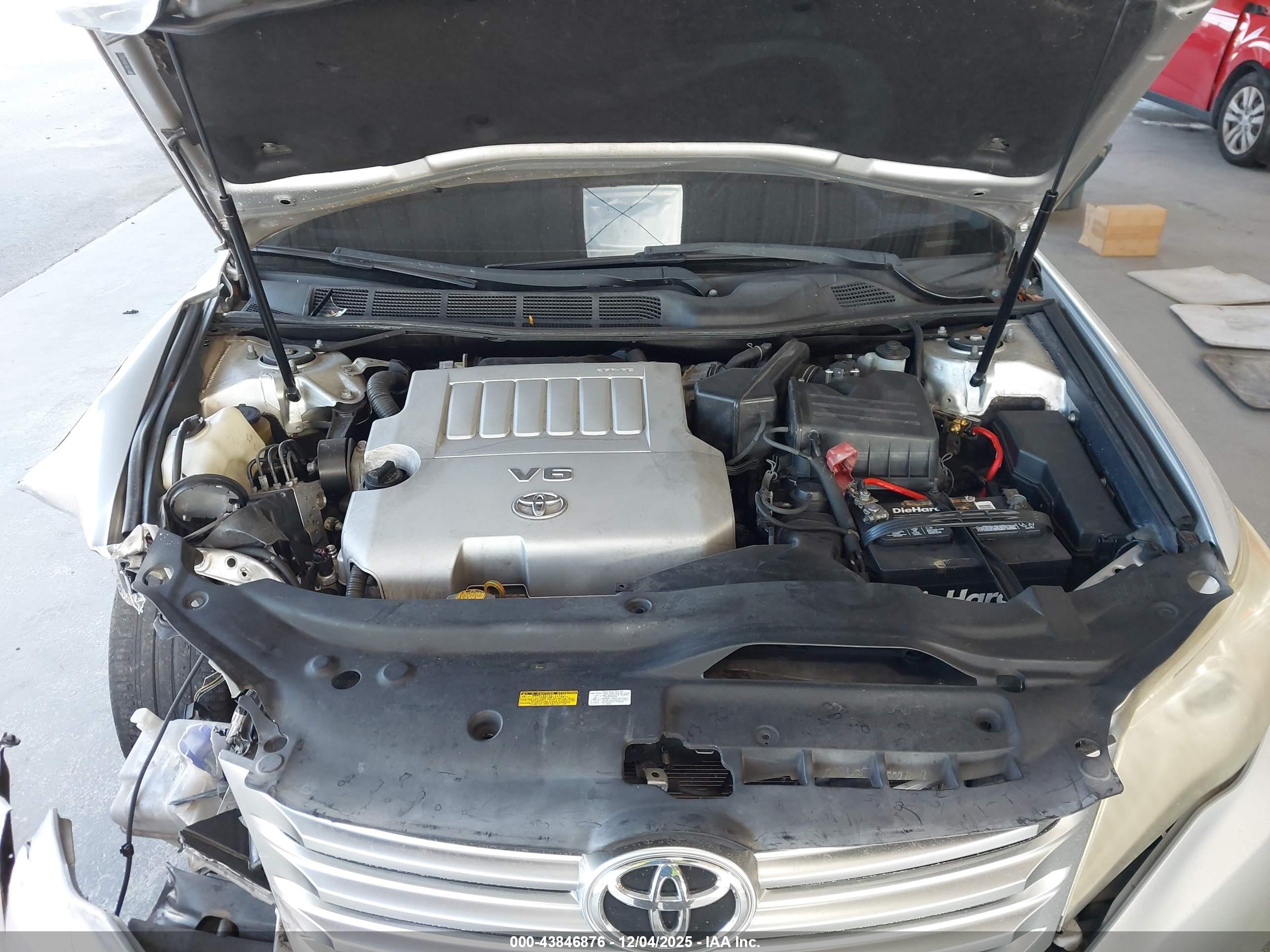 TOYOTA AVALON image 10