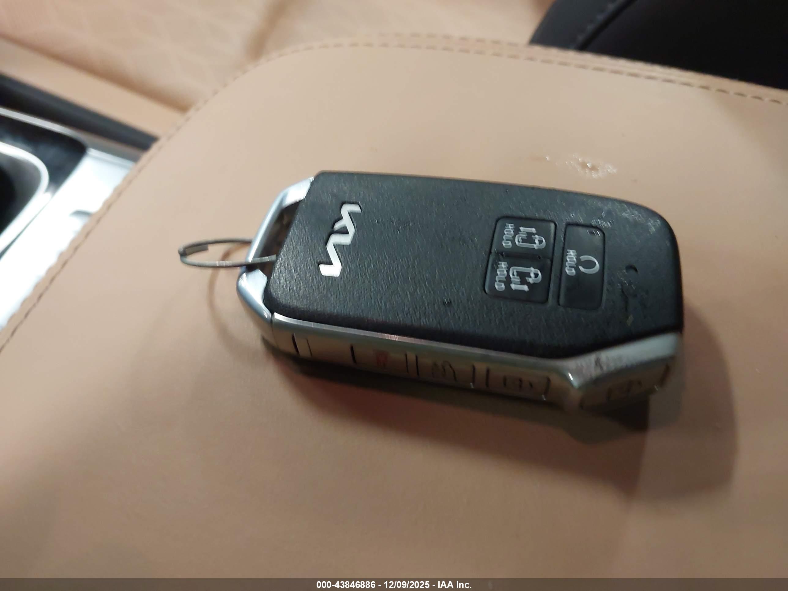 KIA CARNIVAL image 11