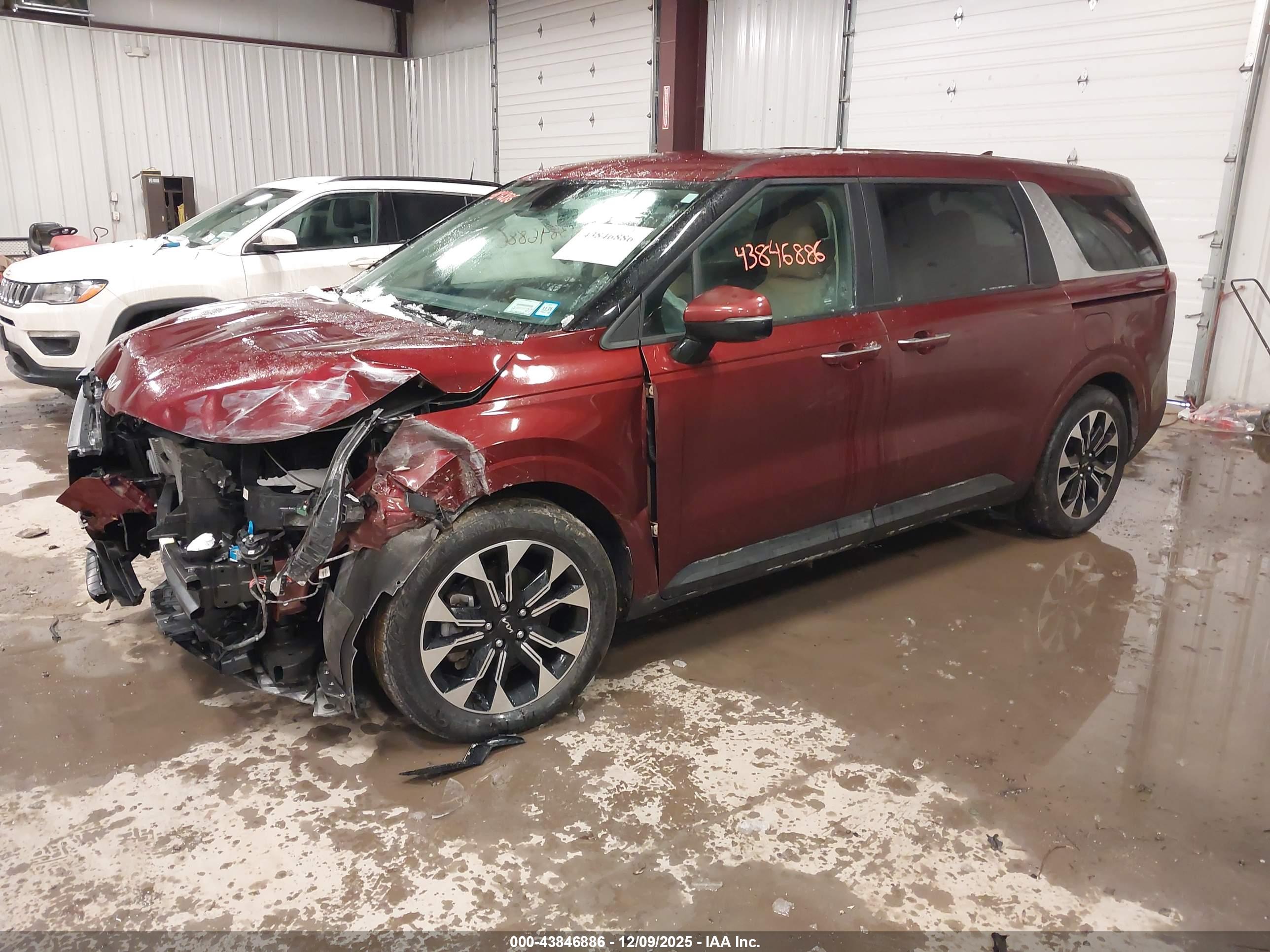 KIA CARNIVAL image 2