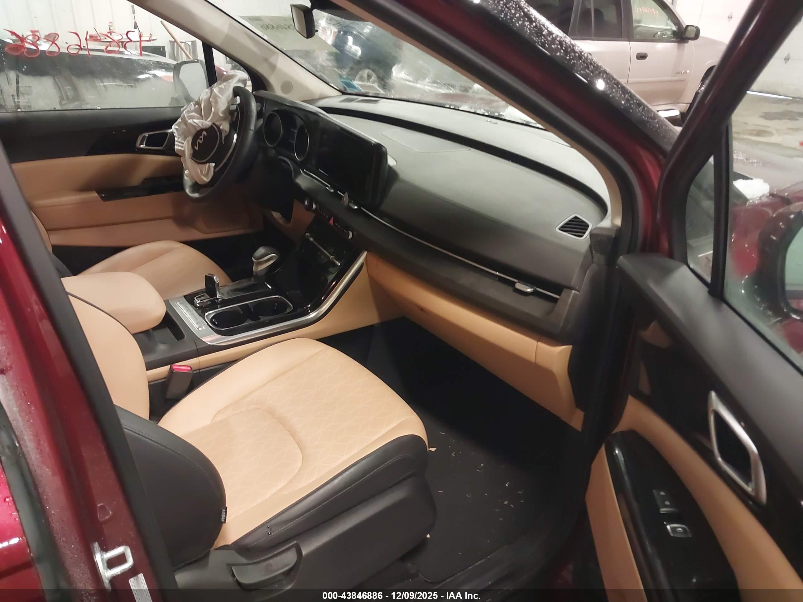 KIA CARNIVAL image 5