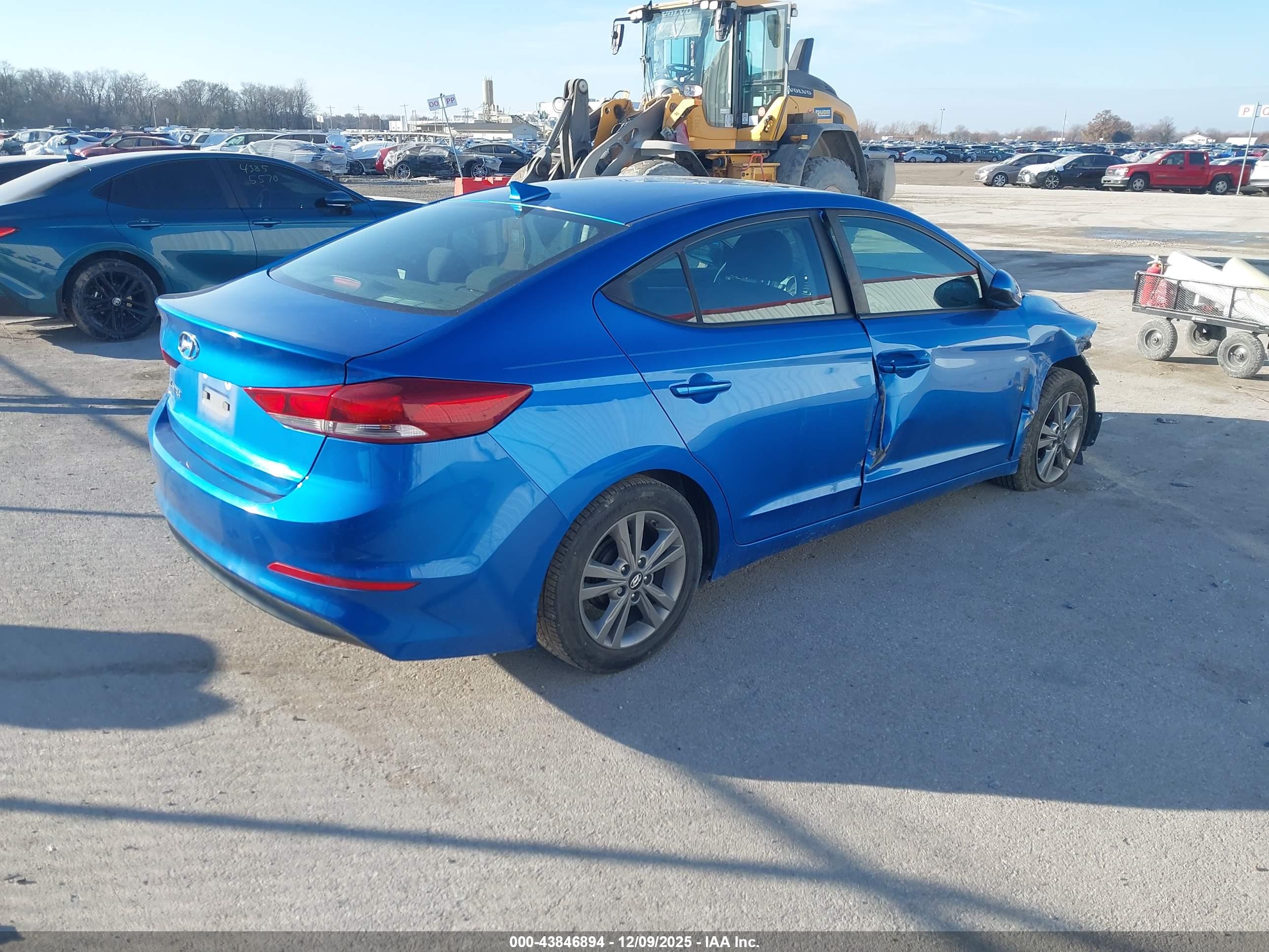 HYUNDAI ELANTRA image 4