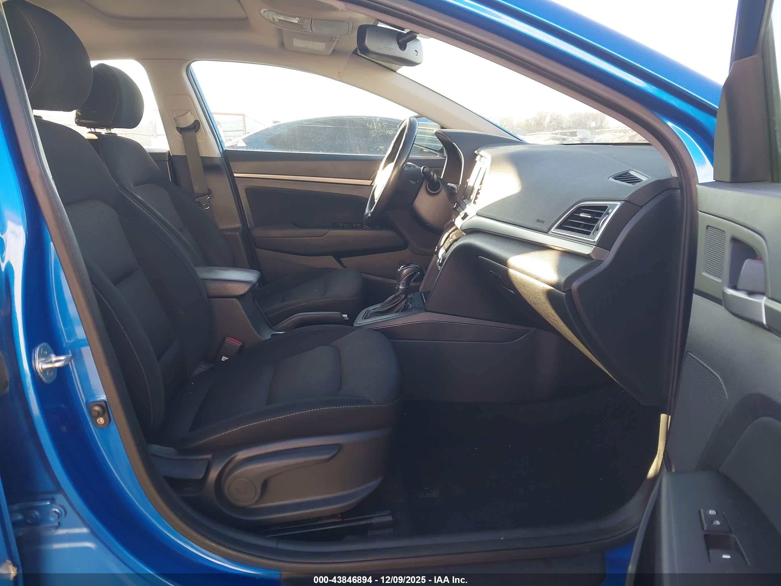 HYUNDAI ELANTRA image 5