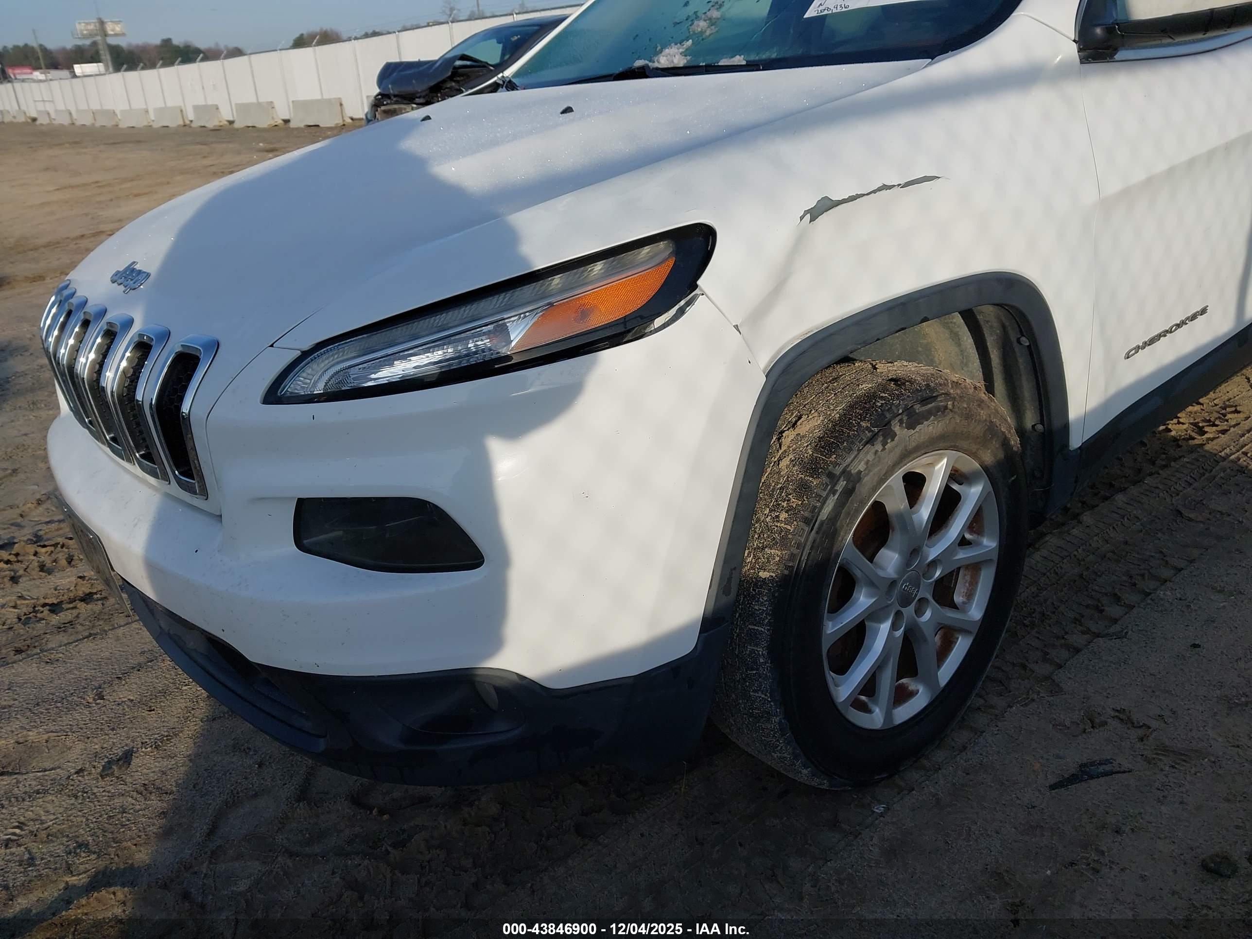 JEEP CHEROKEE image 6