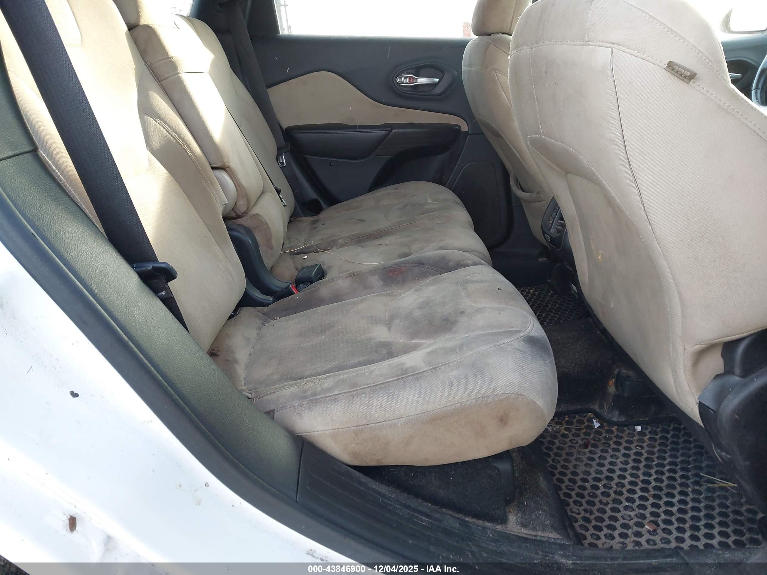 JEEP CHEROKEE image 8