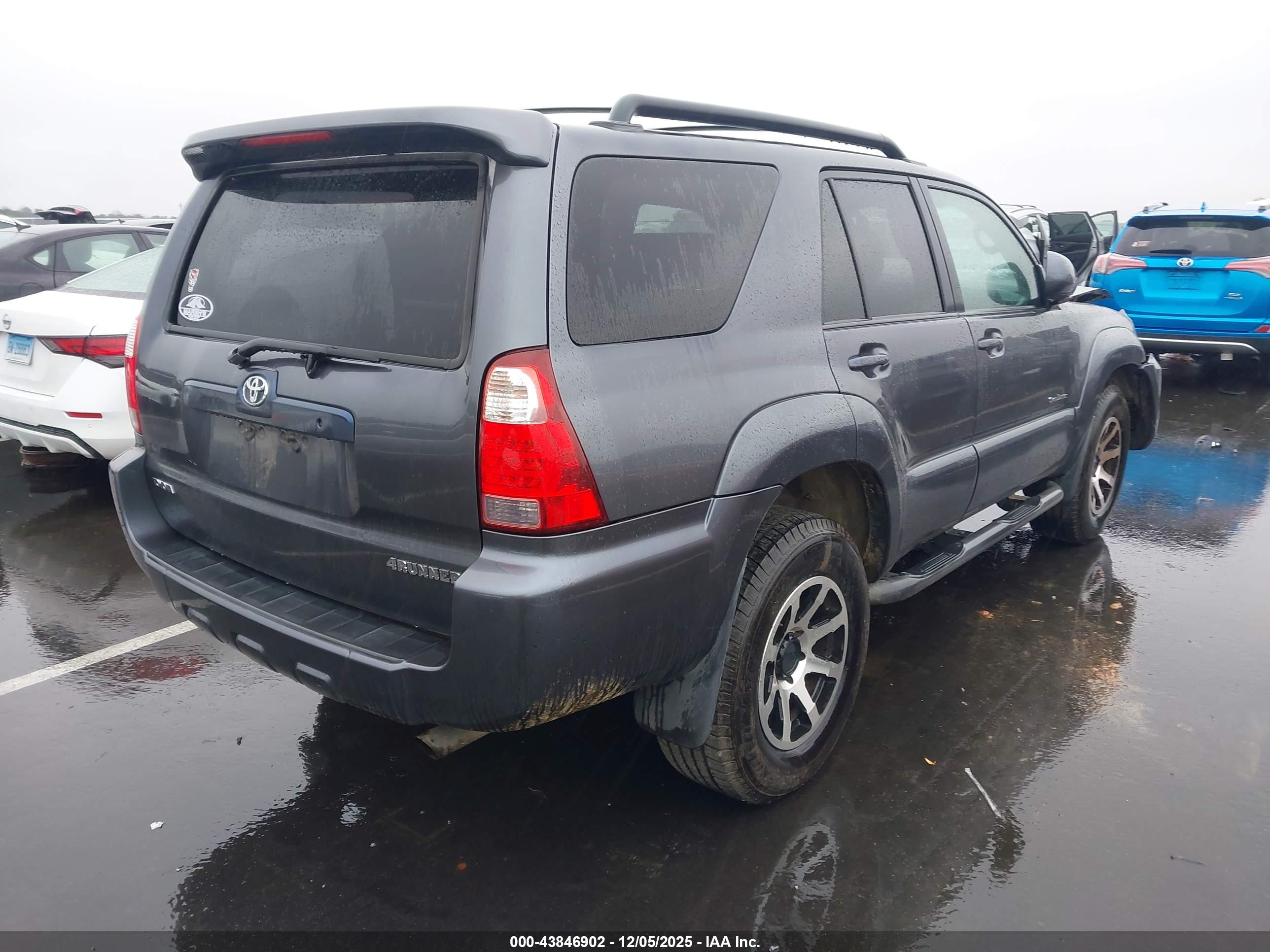 TOYOTA 4RUNNER image 4
