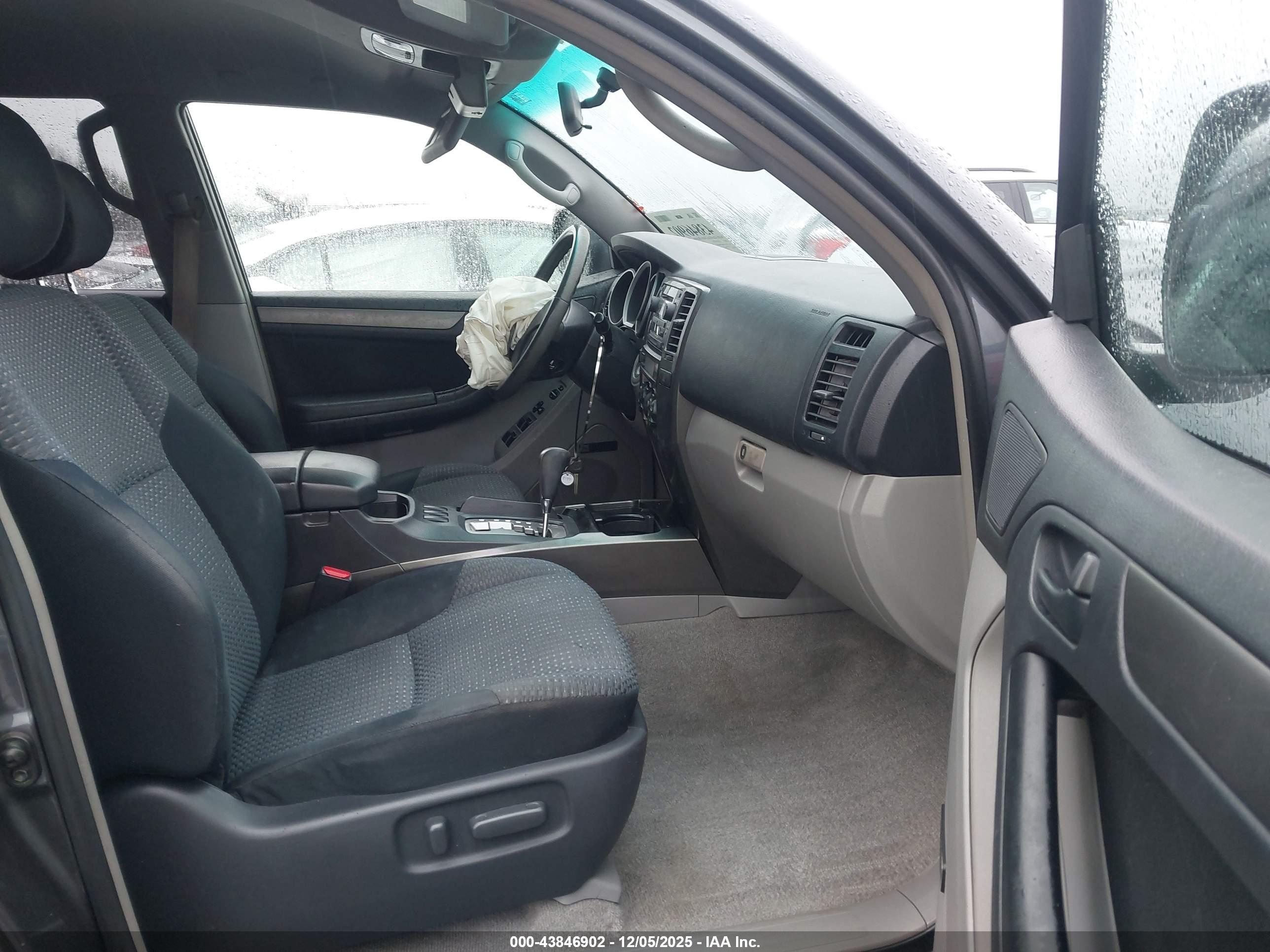 TOYOTA 4RUNNER image 5