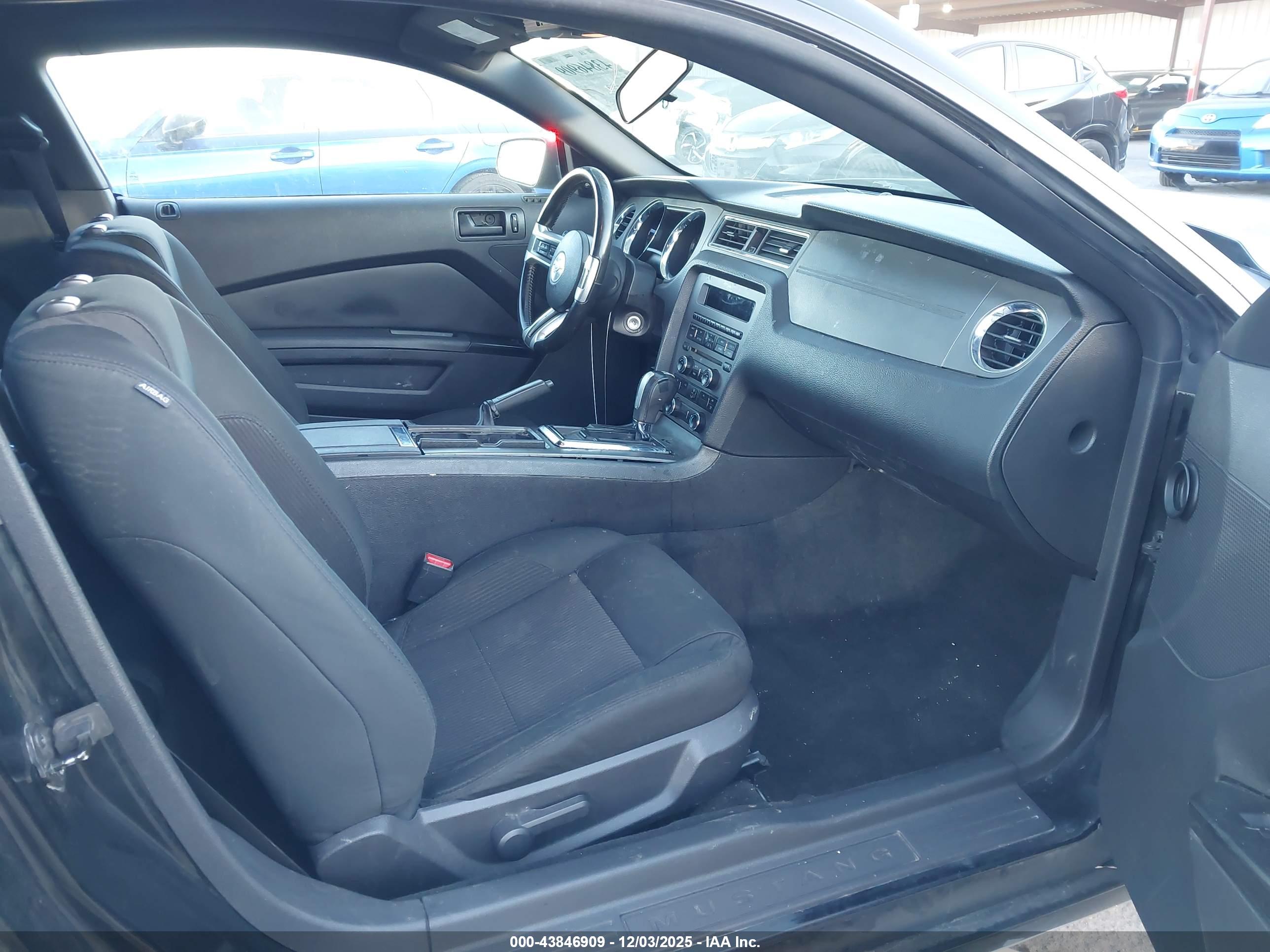 FORD MUSTANG image 5