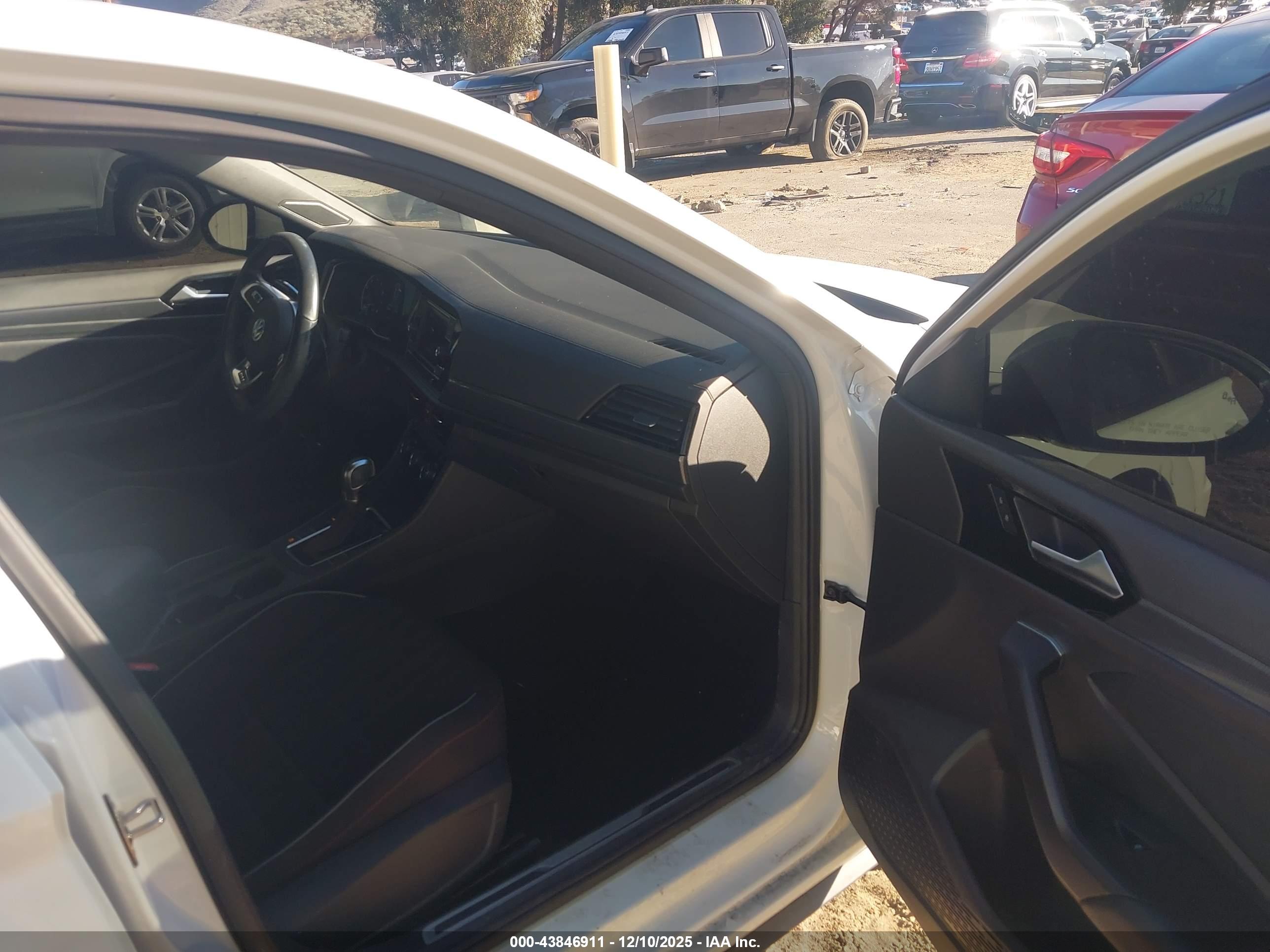 VOLKSWAGEN JETTA image 5