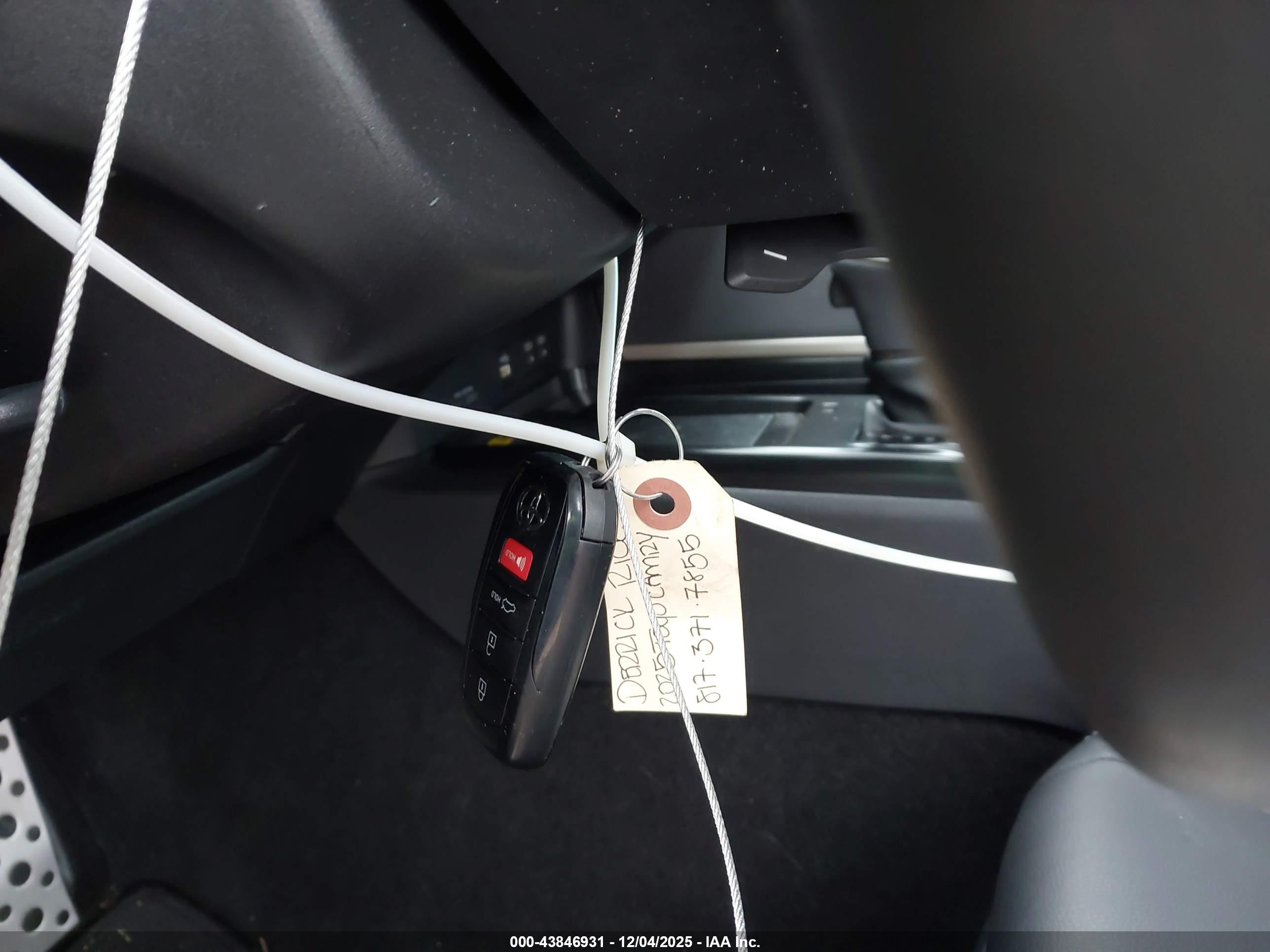 TOYOTA CAMRY image 11