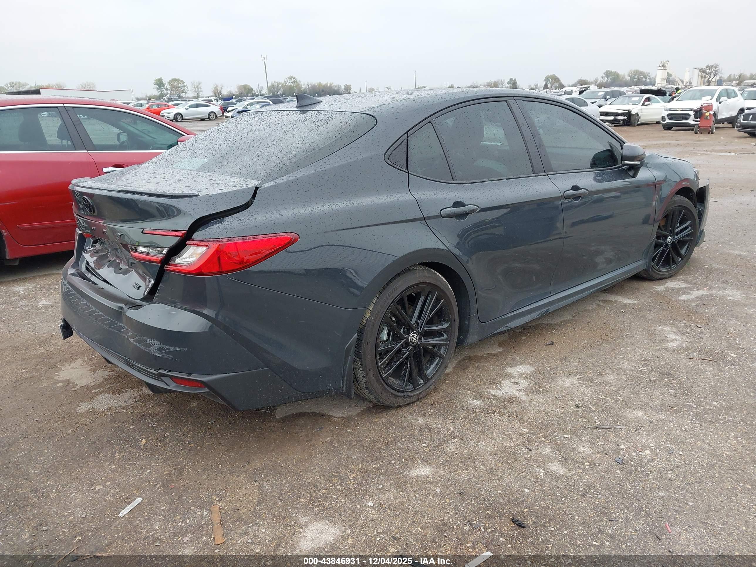 TOYOTA CAMRY image 4