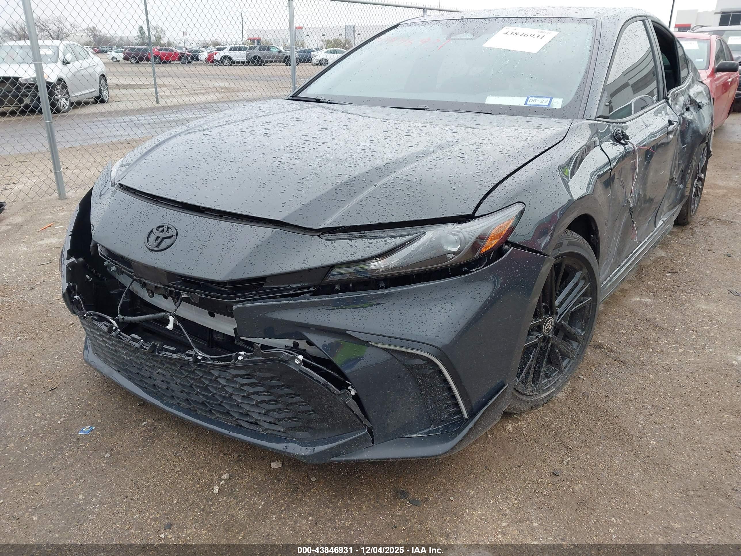 TOYOTA CAMRY image 6