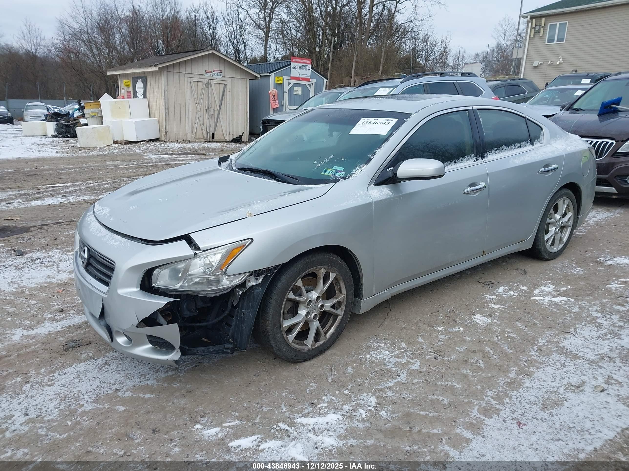 NISSAN MAXIMA image 2