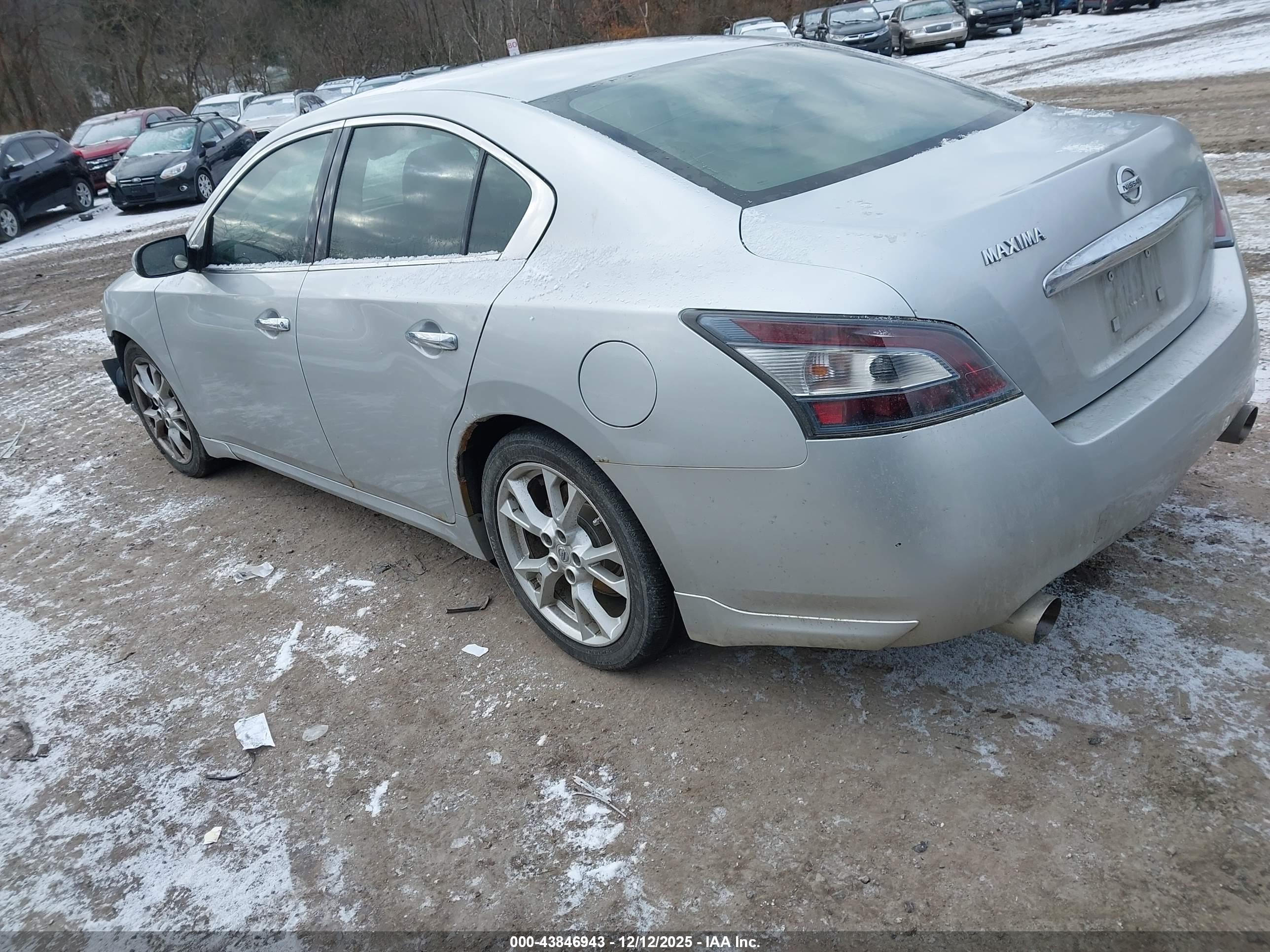 NISSAN MAXIMA image 3