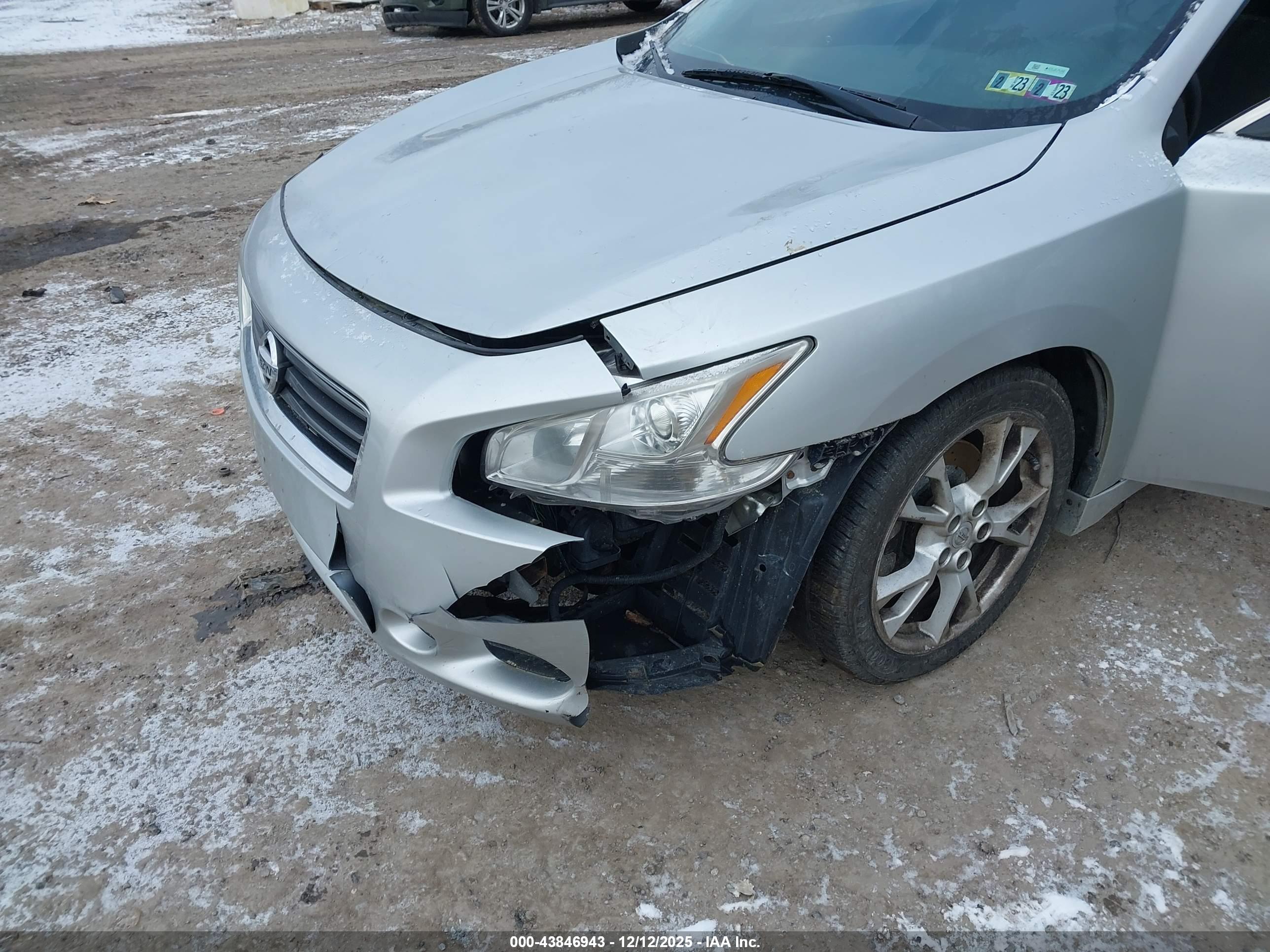 NISSAN MAXIMA image 6