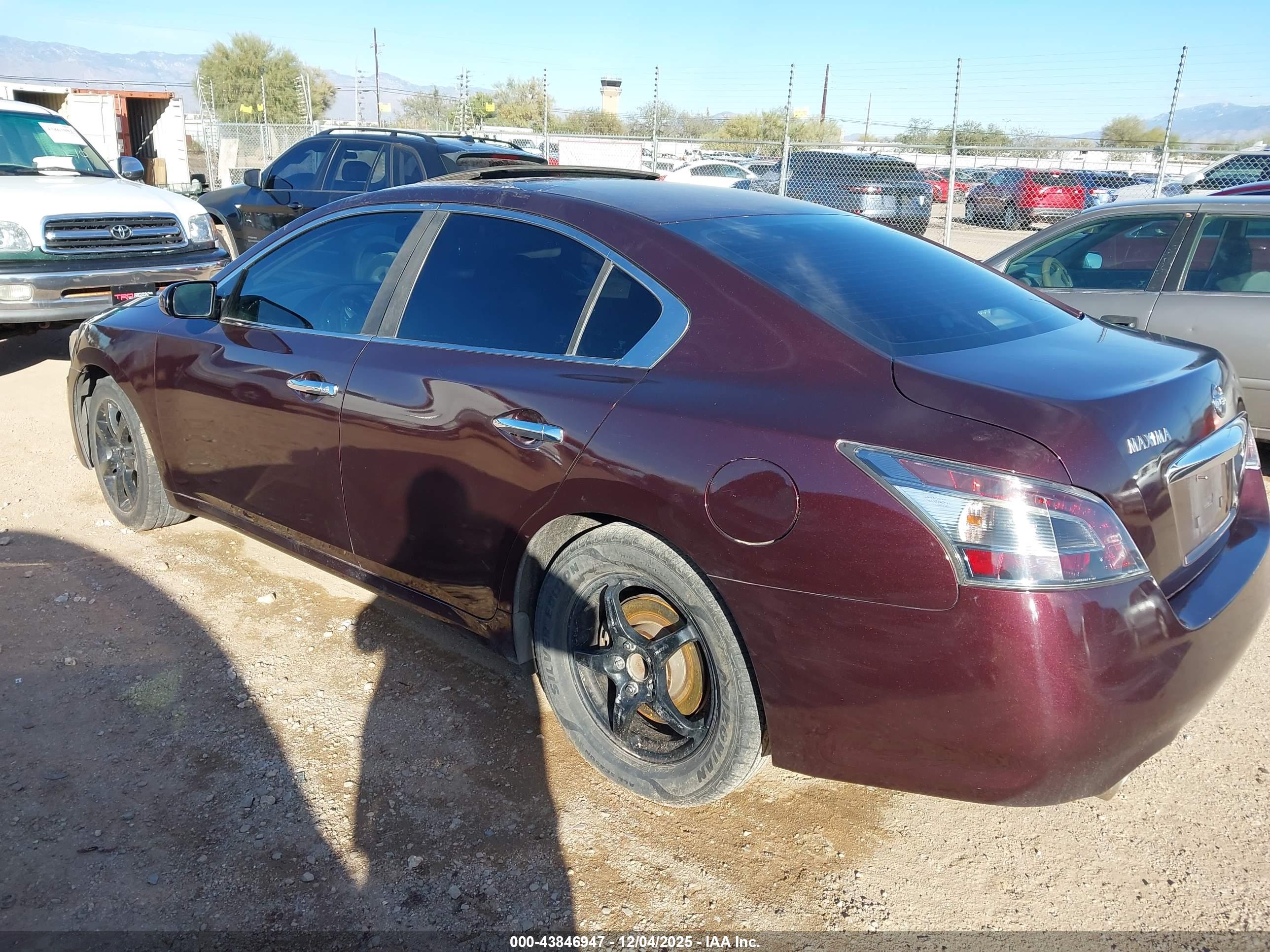 NISSAN MAXIMA image 3