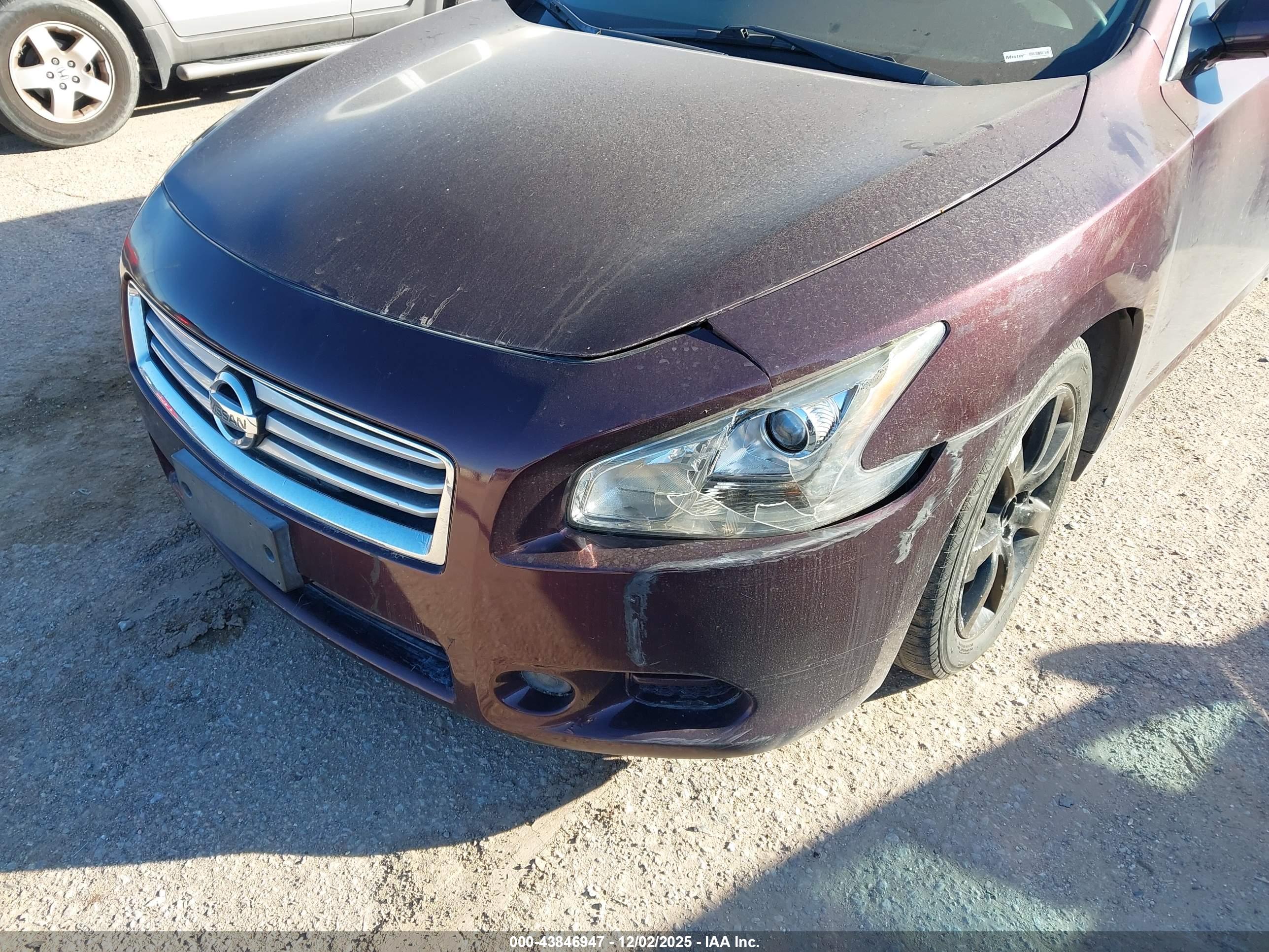 NISSAN MAXIMA image 6