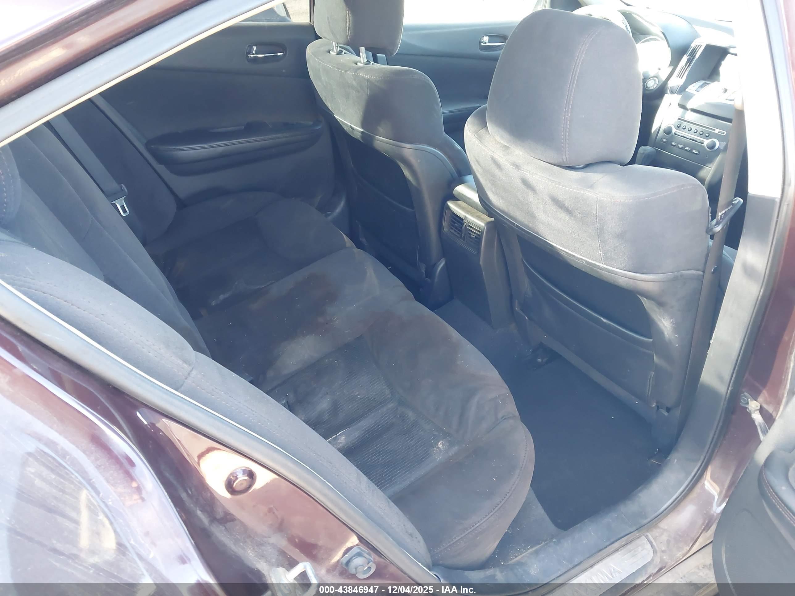 NISSAN MAXIMA image 8