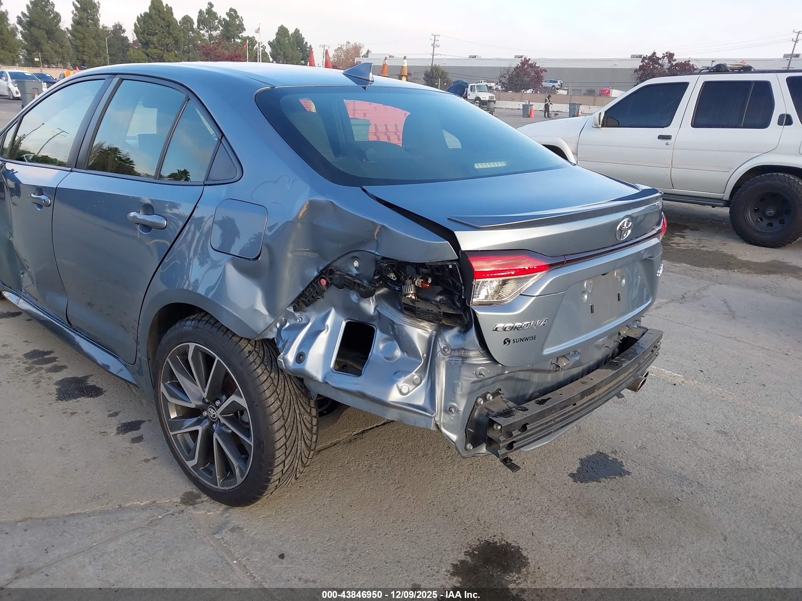 TOYOTA COROLLA image 6