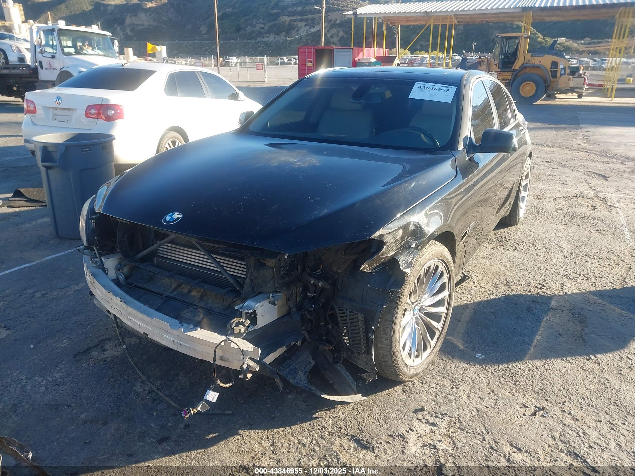 BMW 750I image 2