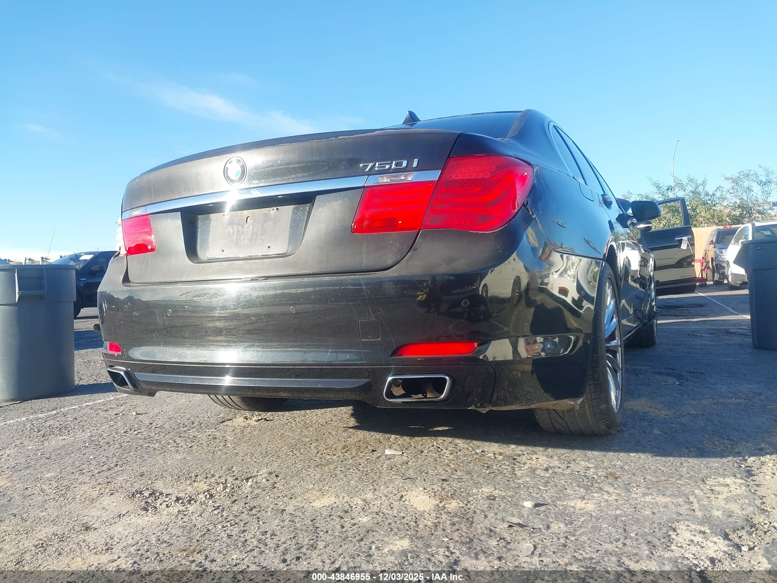 BMW 750I image 4