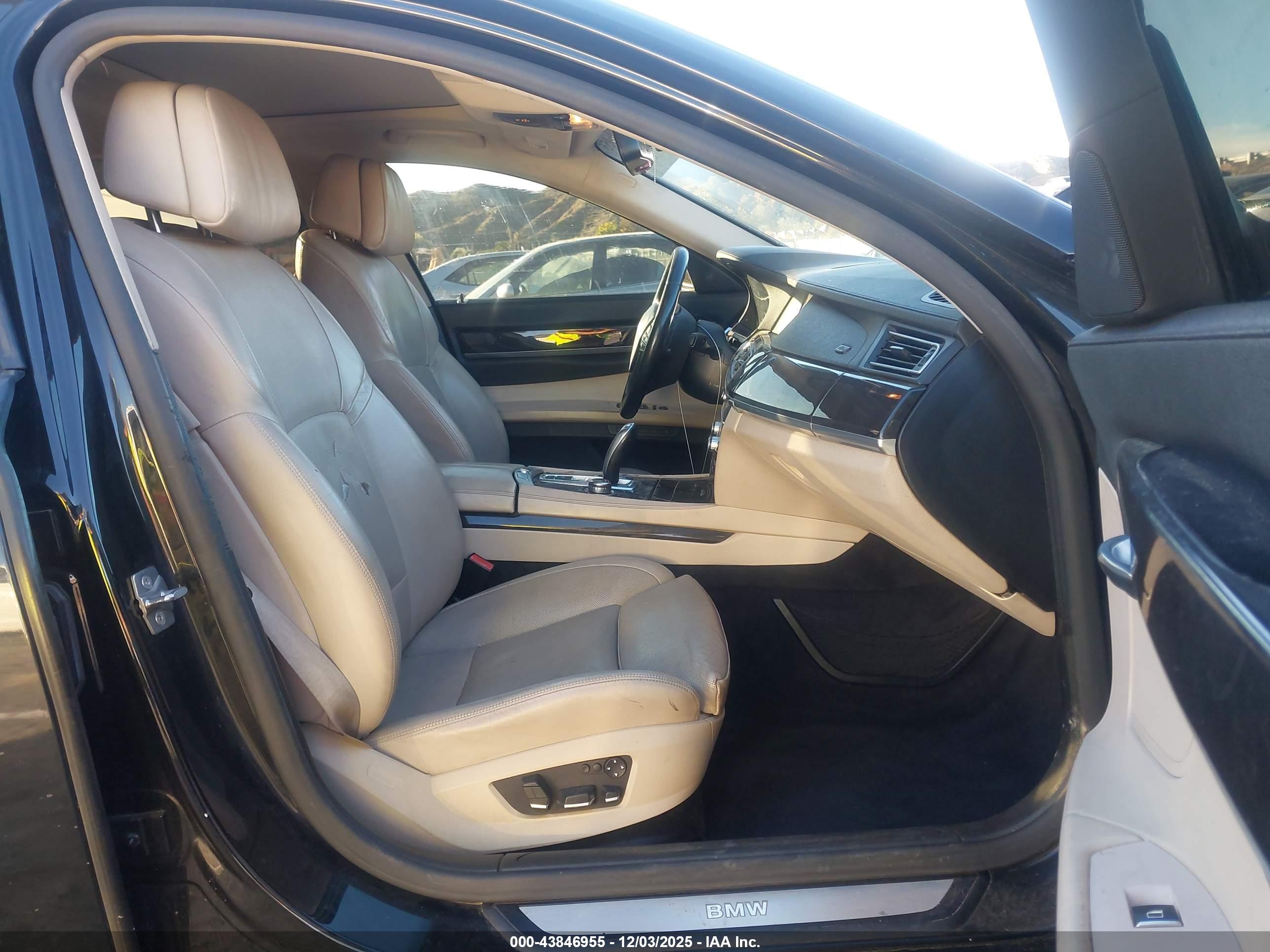 BMW 750I image 5