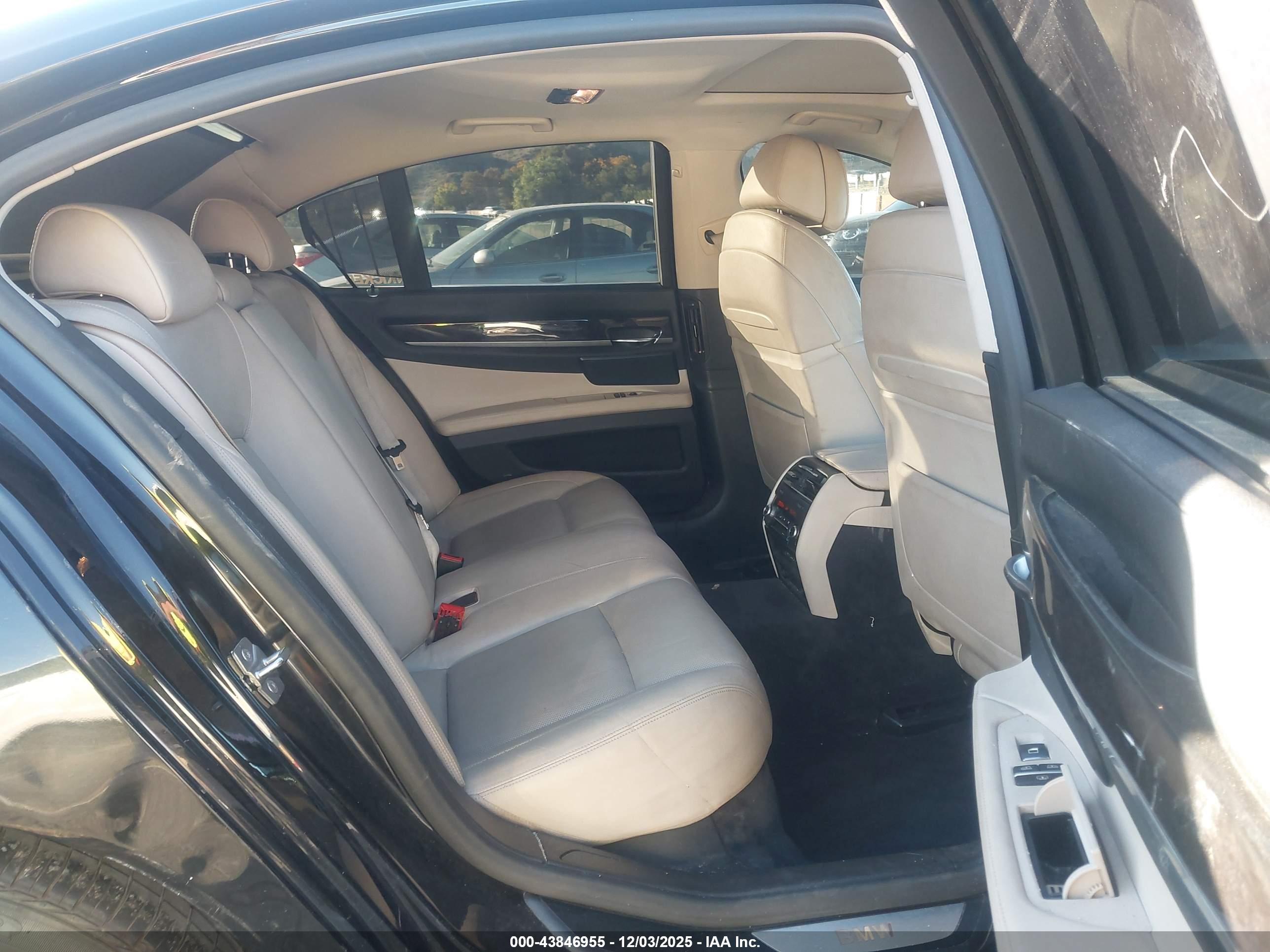 BMW 750I image 8