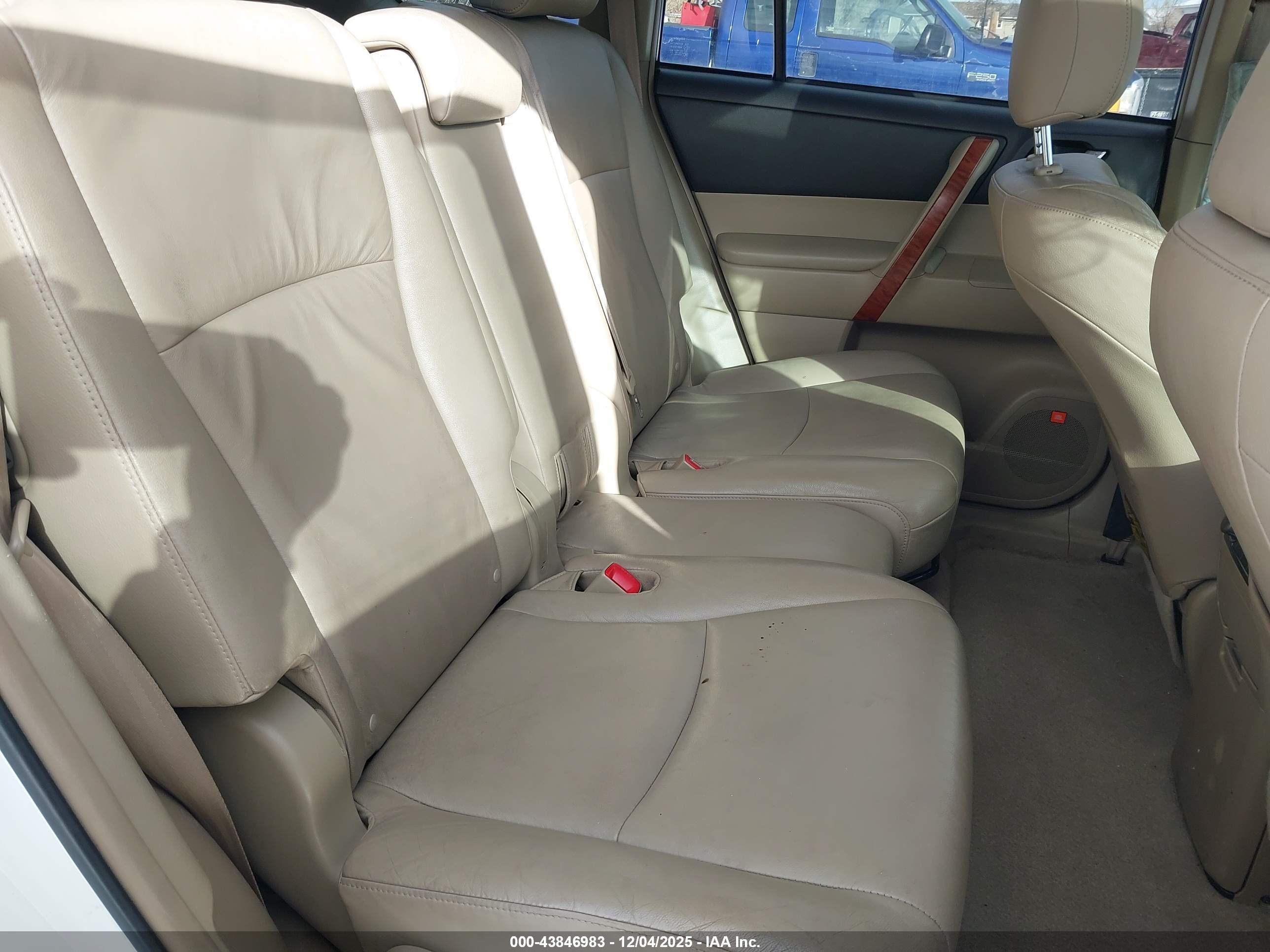 TOYOTA HIGHLANDER image 8