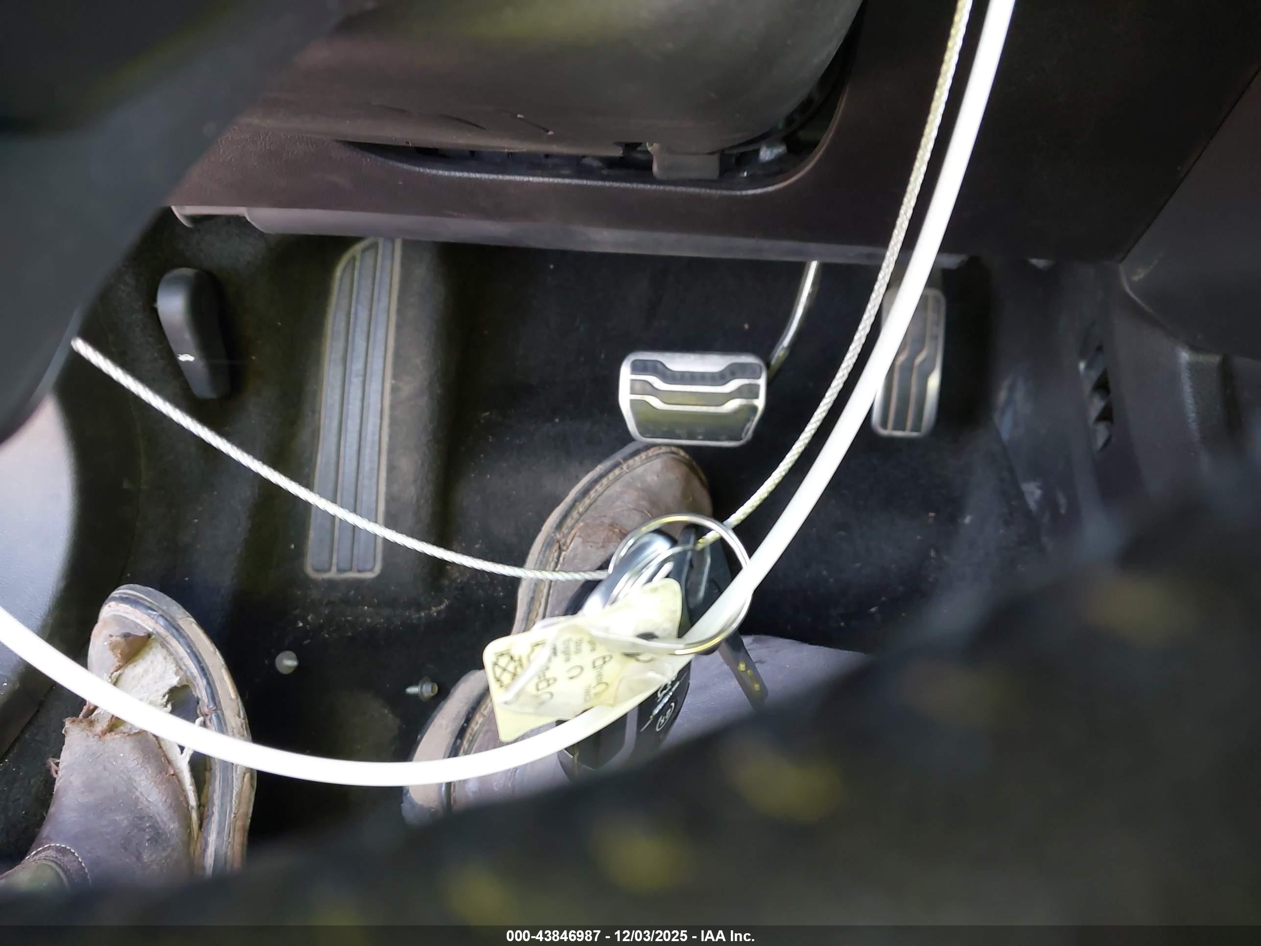 FORD FUSION image 11