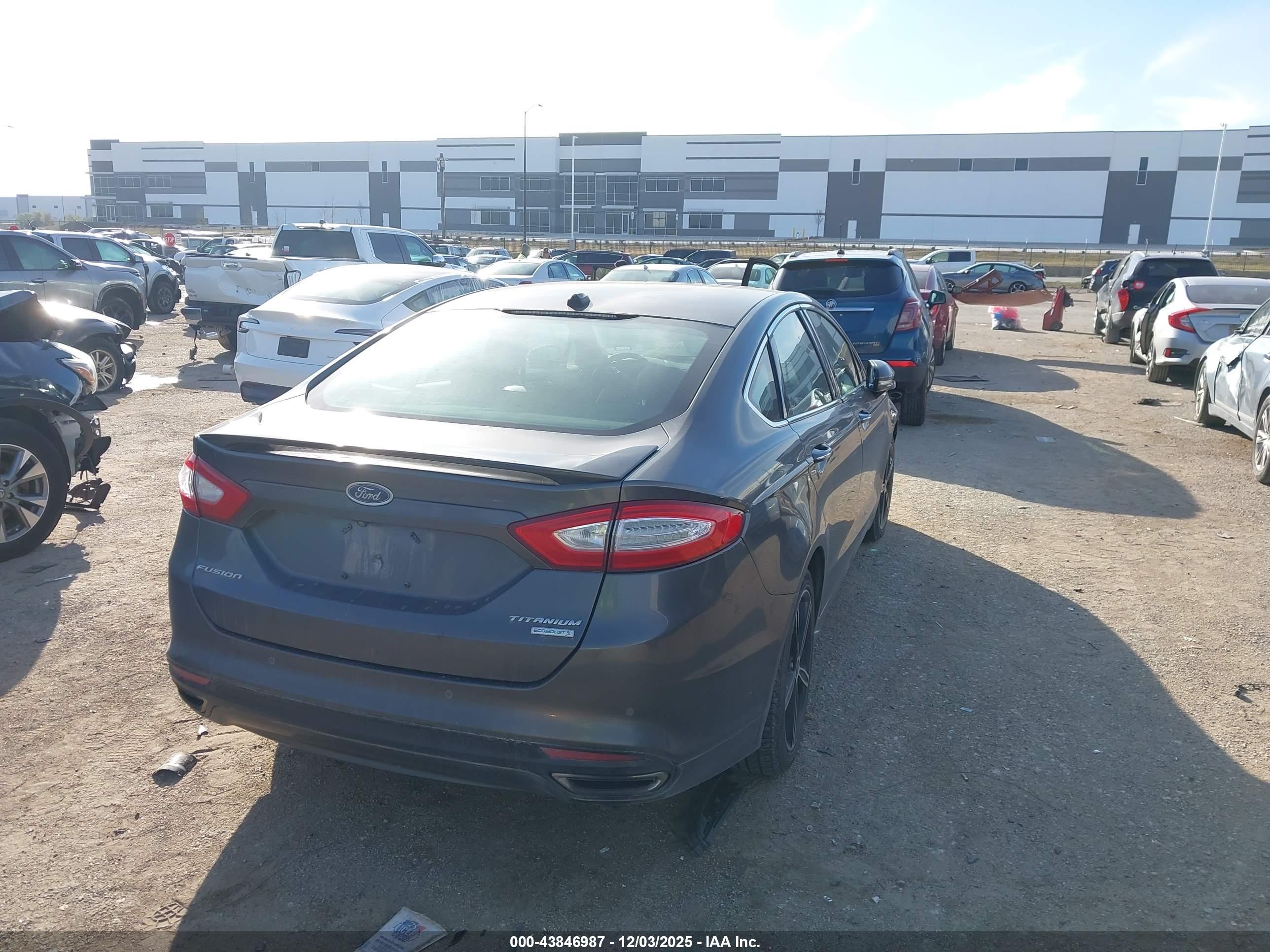 FORD FUSION image 4