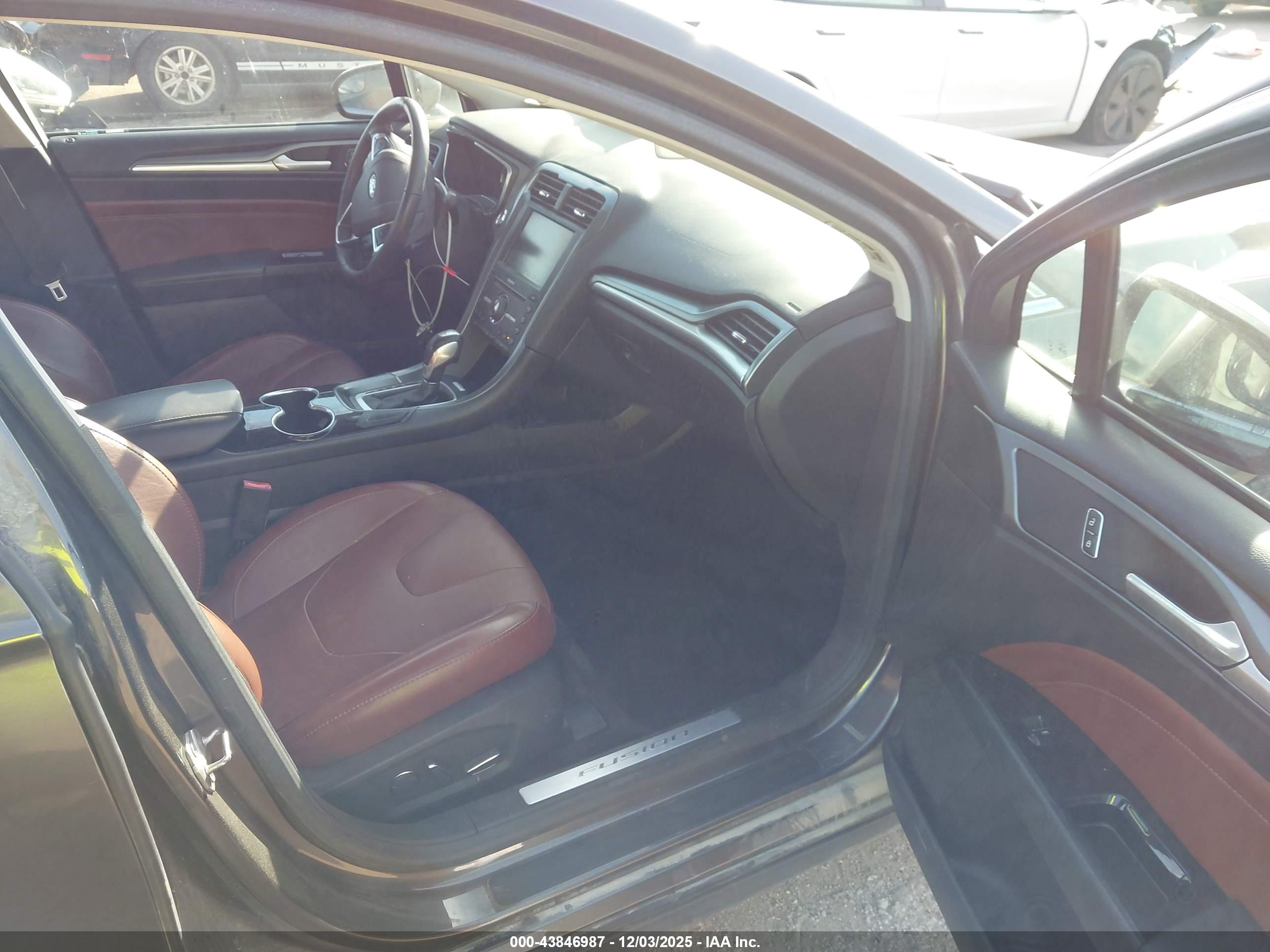 FORD FUSION image 5