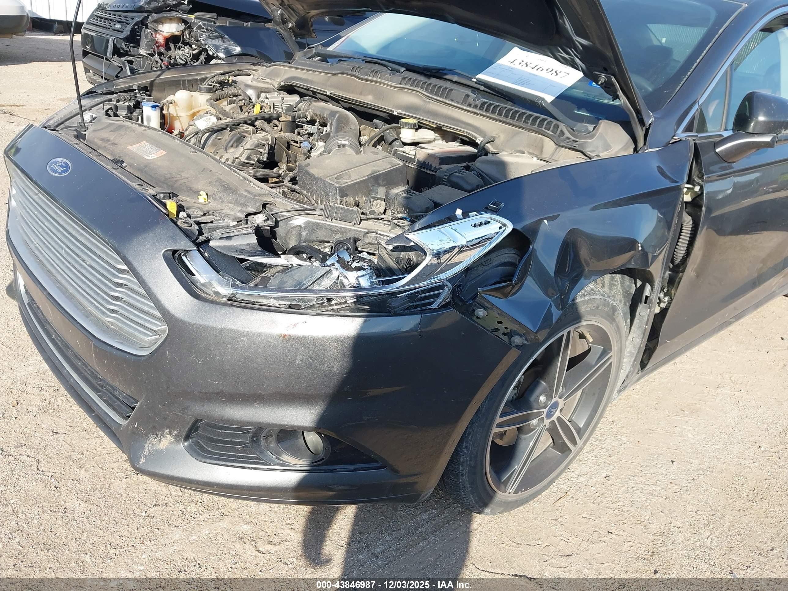 FORD FUSION image 6