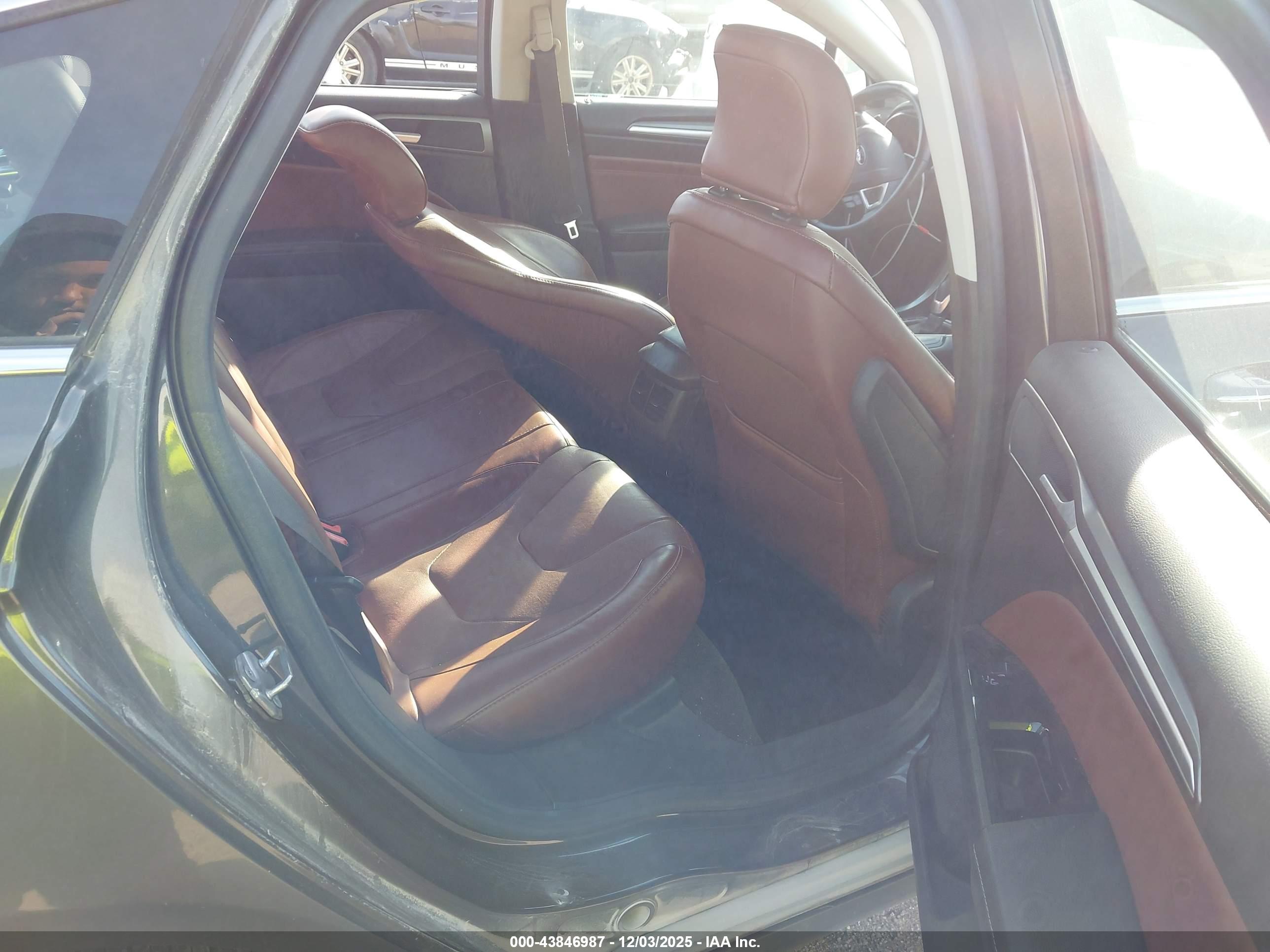 FORD FUSION image 8