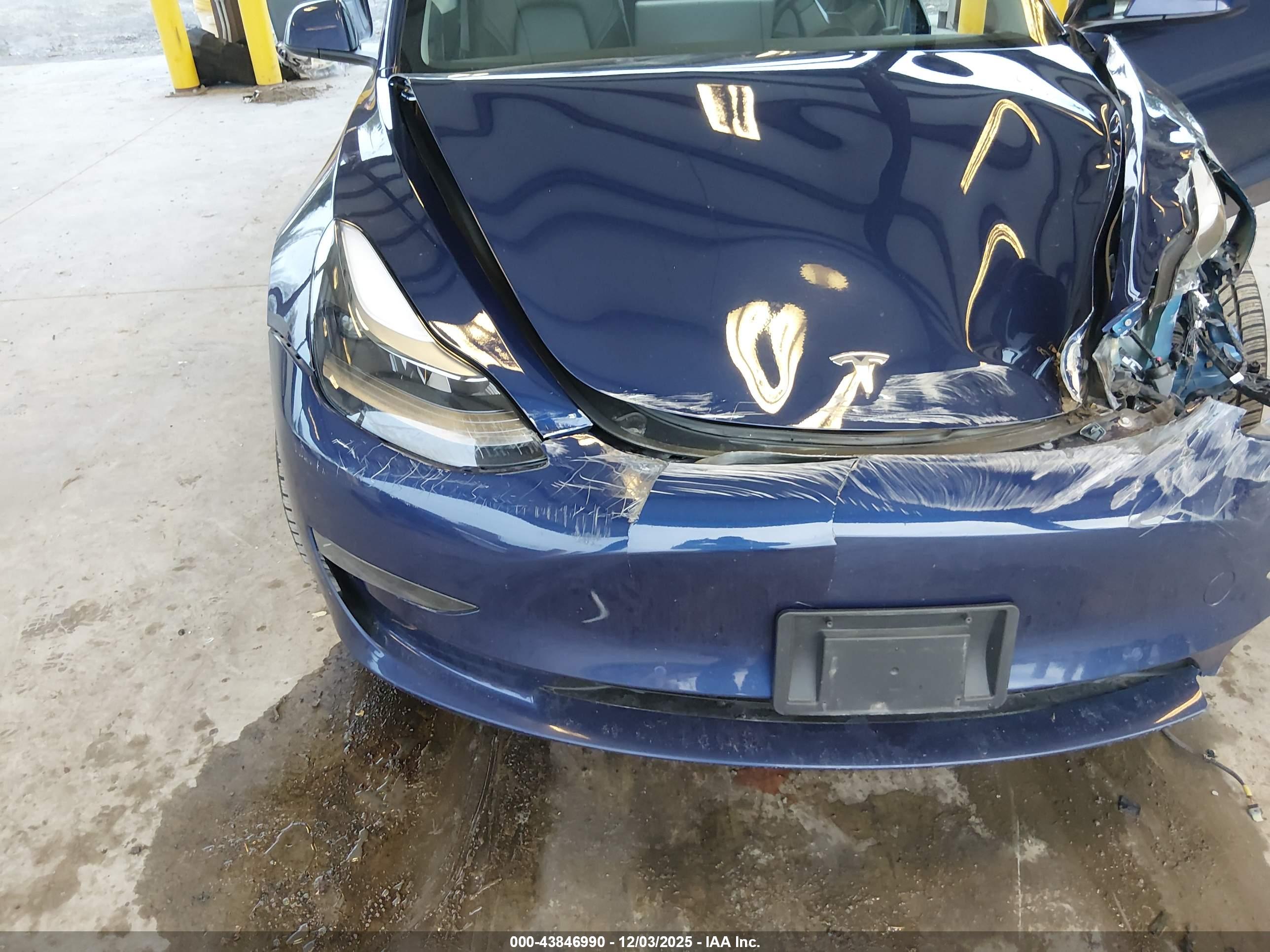 TESLA MODEL image 10