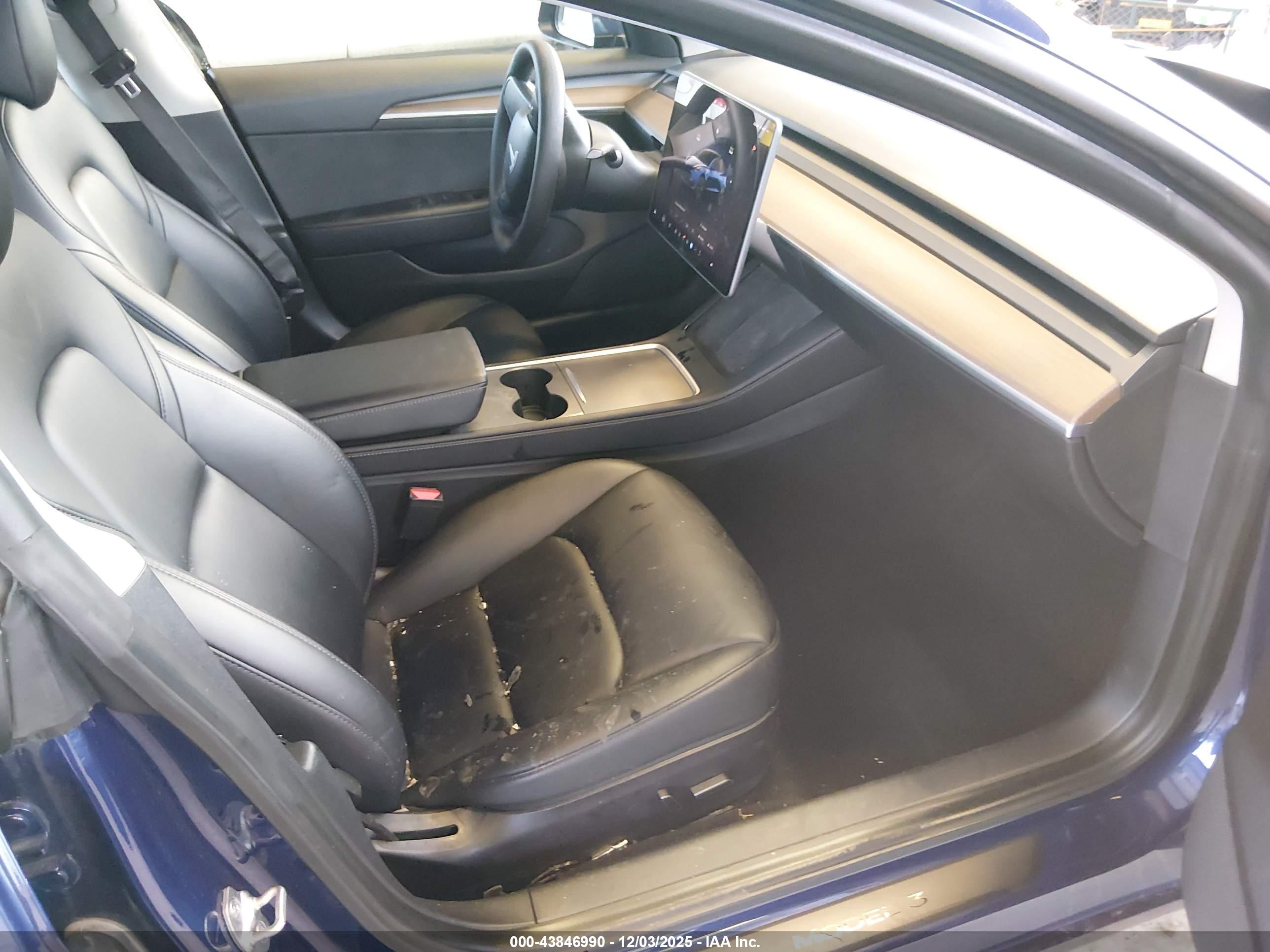 TESLA MODEL image 5