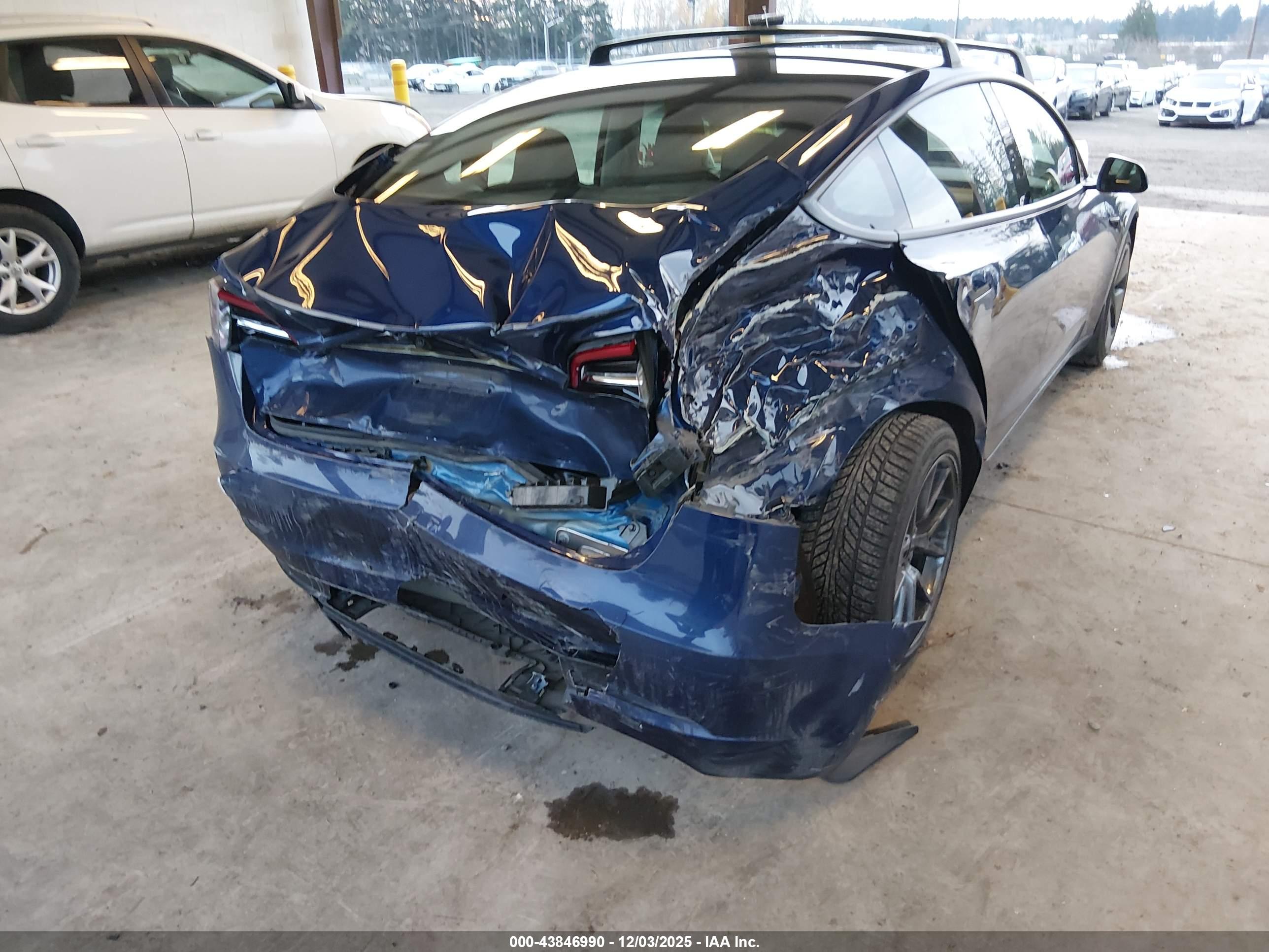 TESLA MODEL image 6