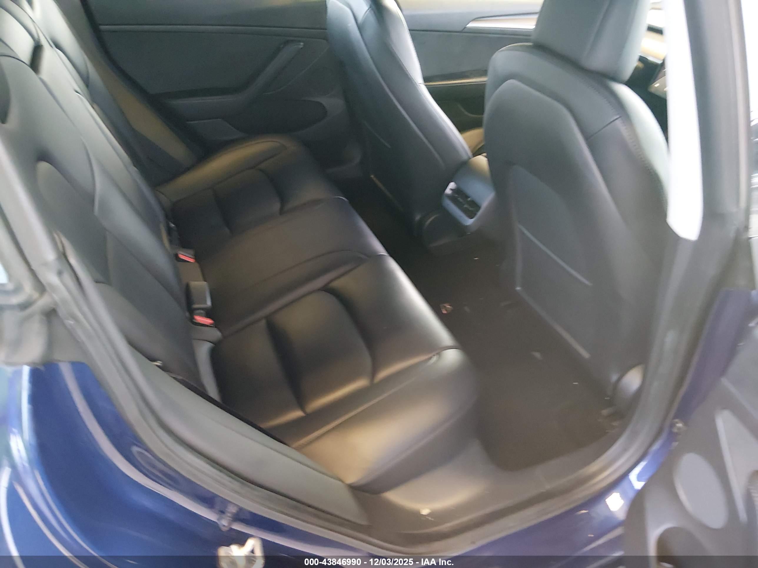 TESLA MODEL image 8