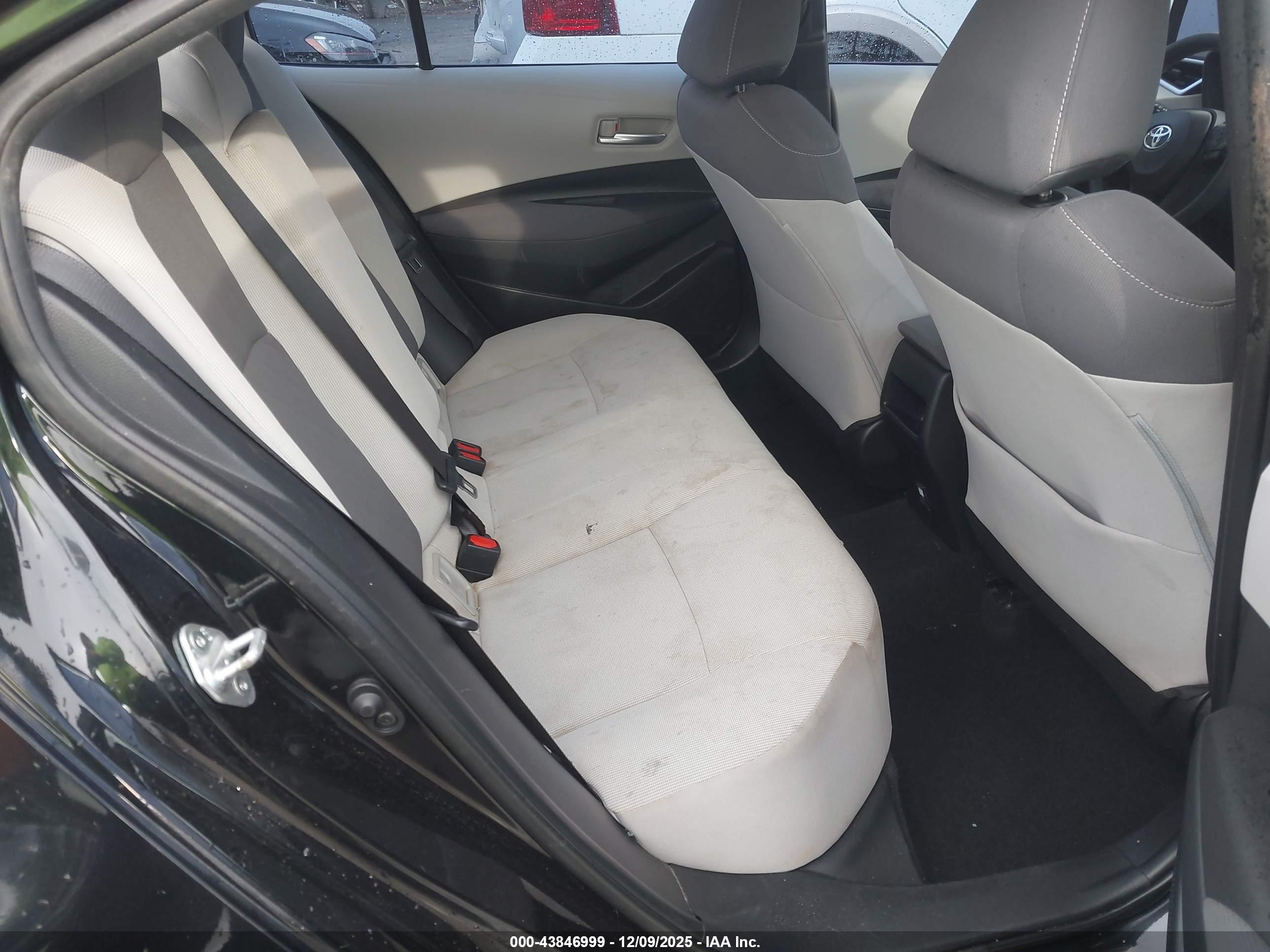 TOYOTA COROLLA image 8