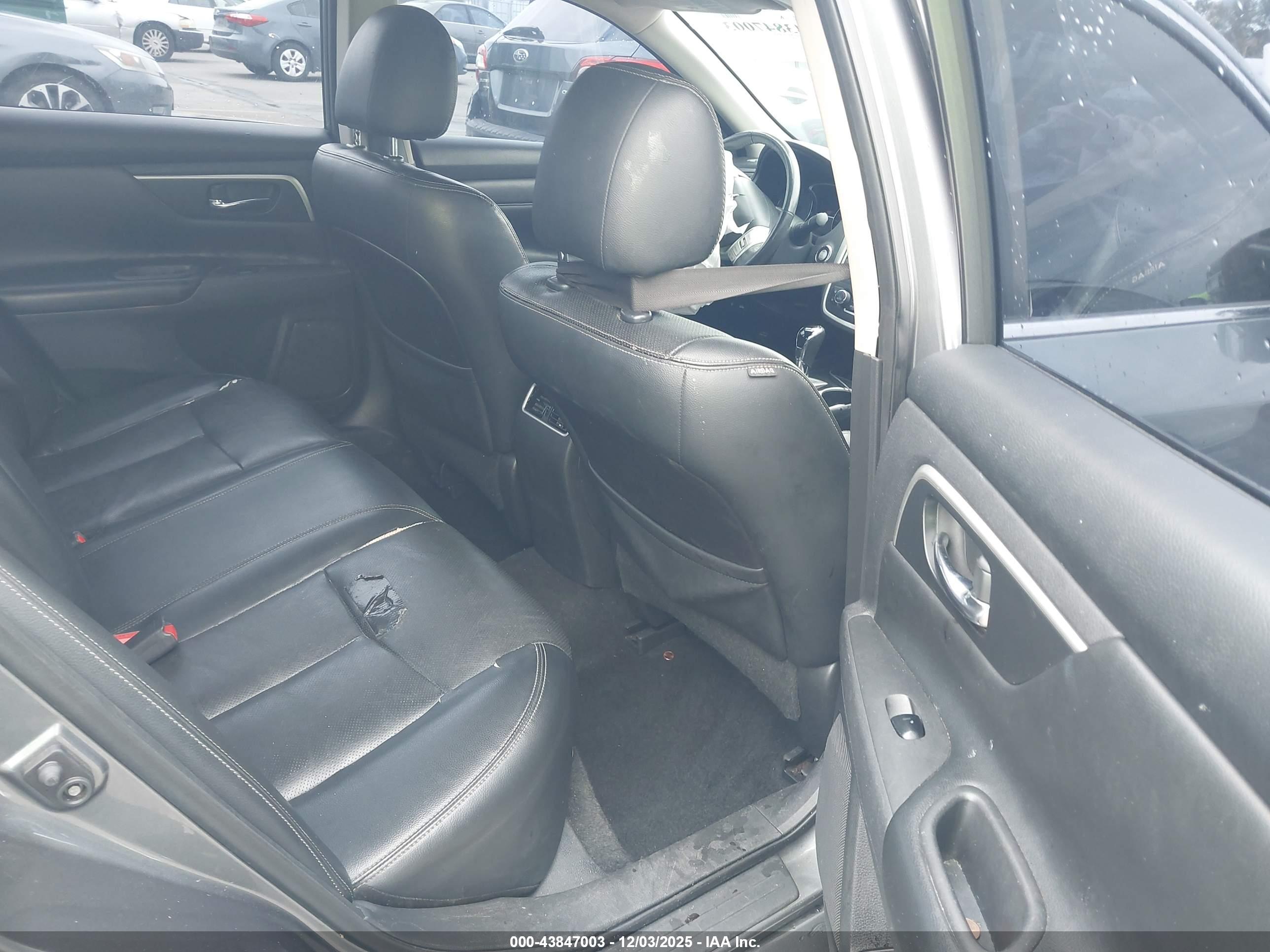 NISSAN ALTIMA image 8