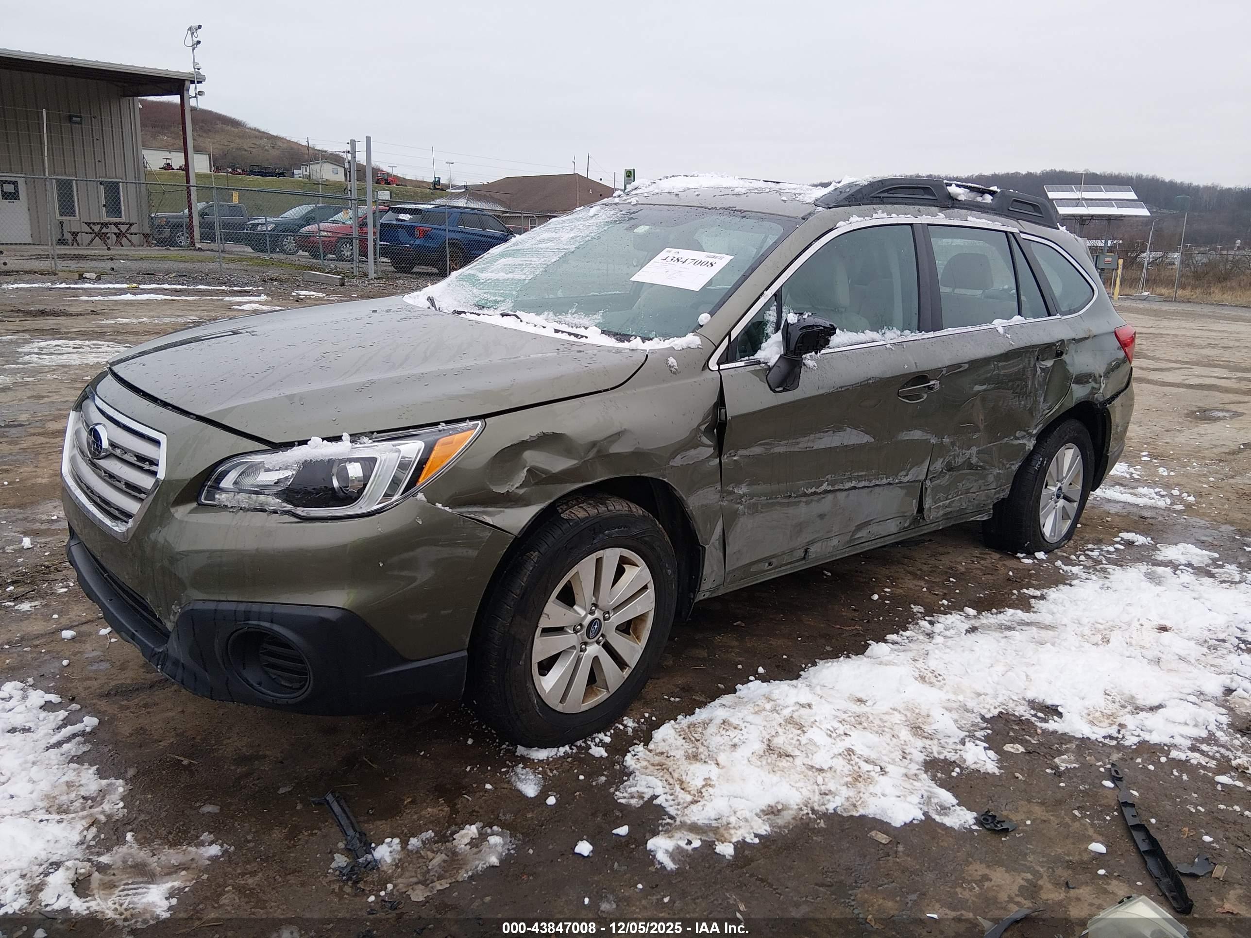 SUBARU OUTBACK image 2