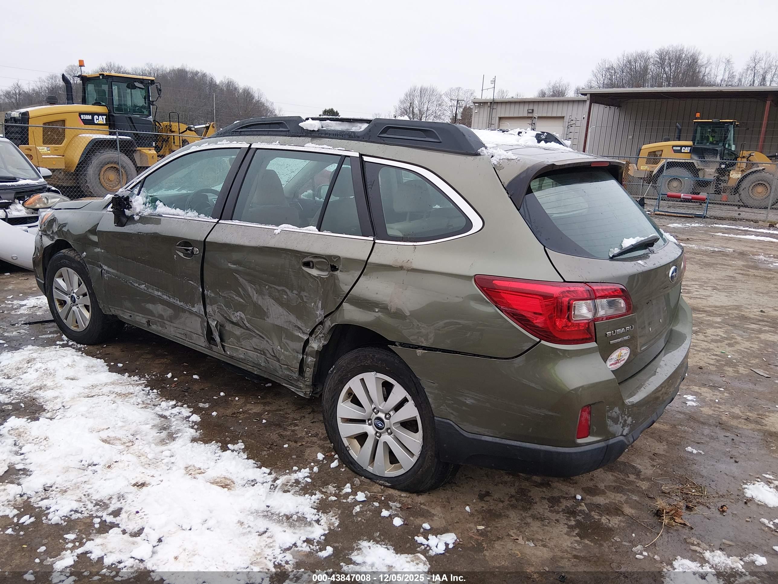 SUBARU OUTBACK image 3