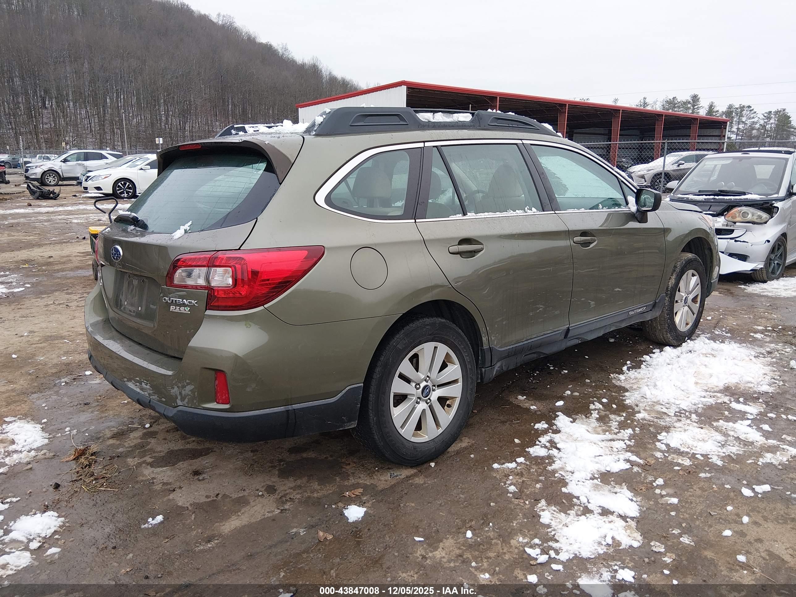 SUBARU OUTBACK image 4