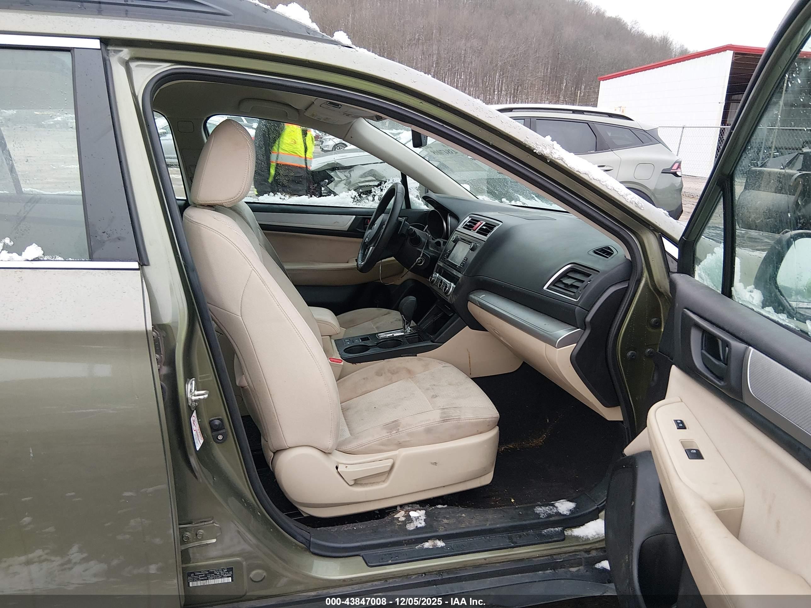 SUBARU OUTBACK image 5