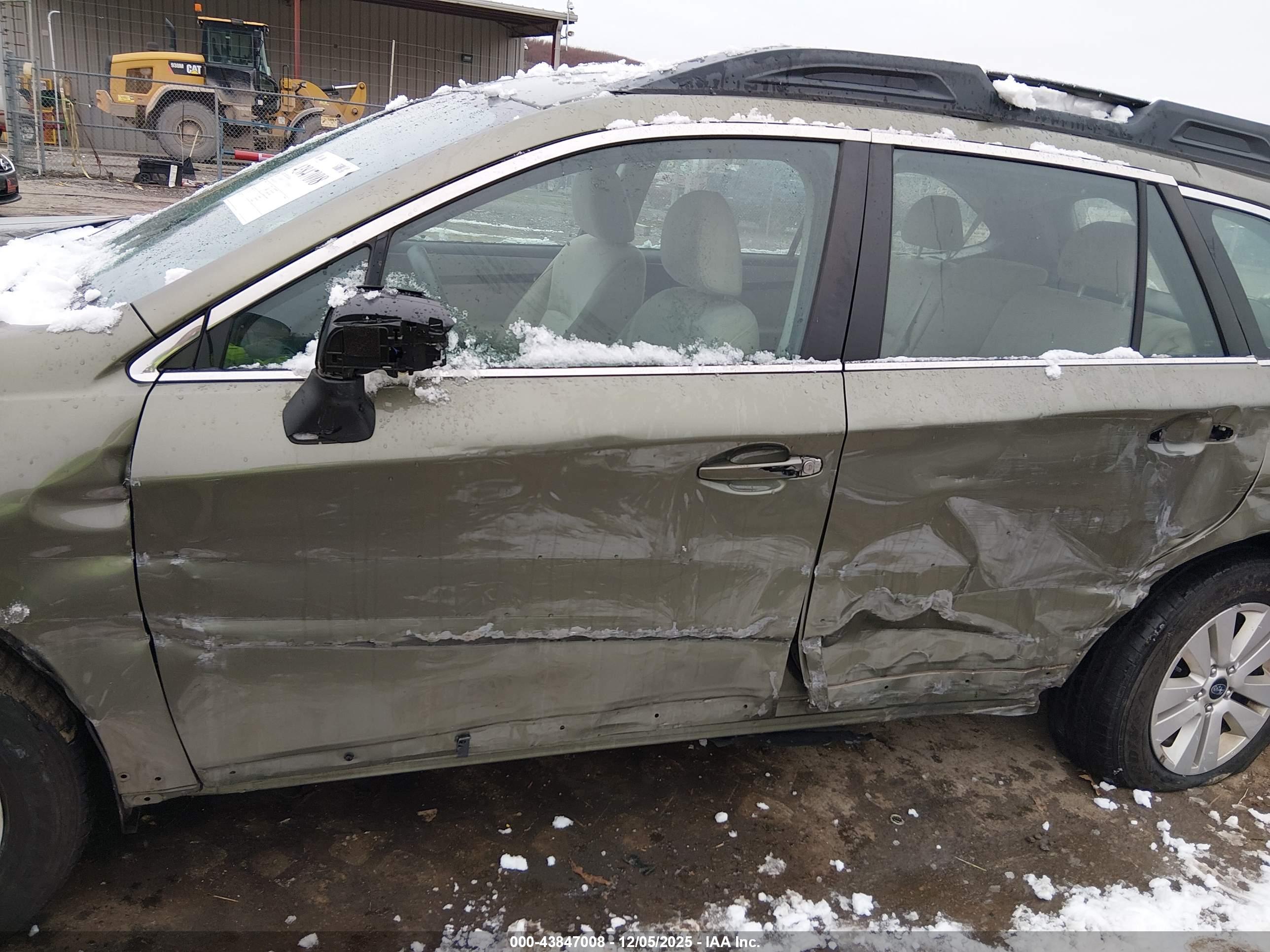 SUBARU OUTBACK image 6