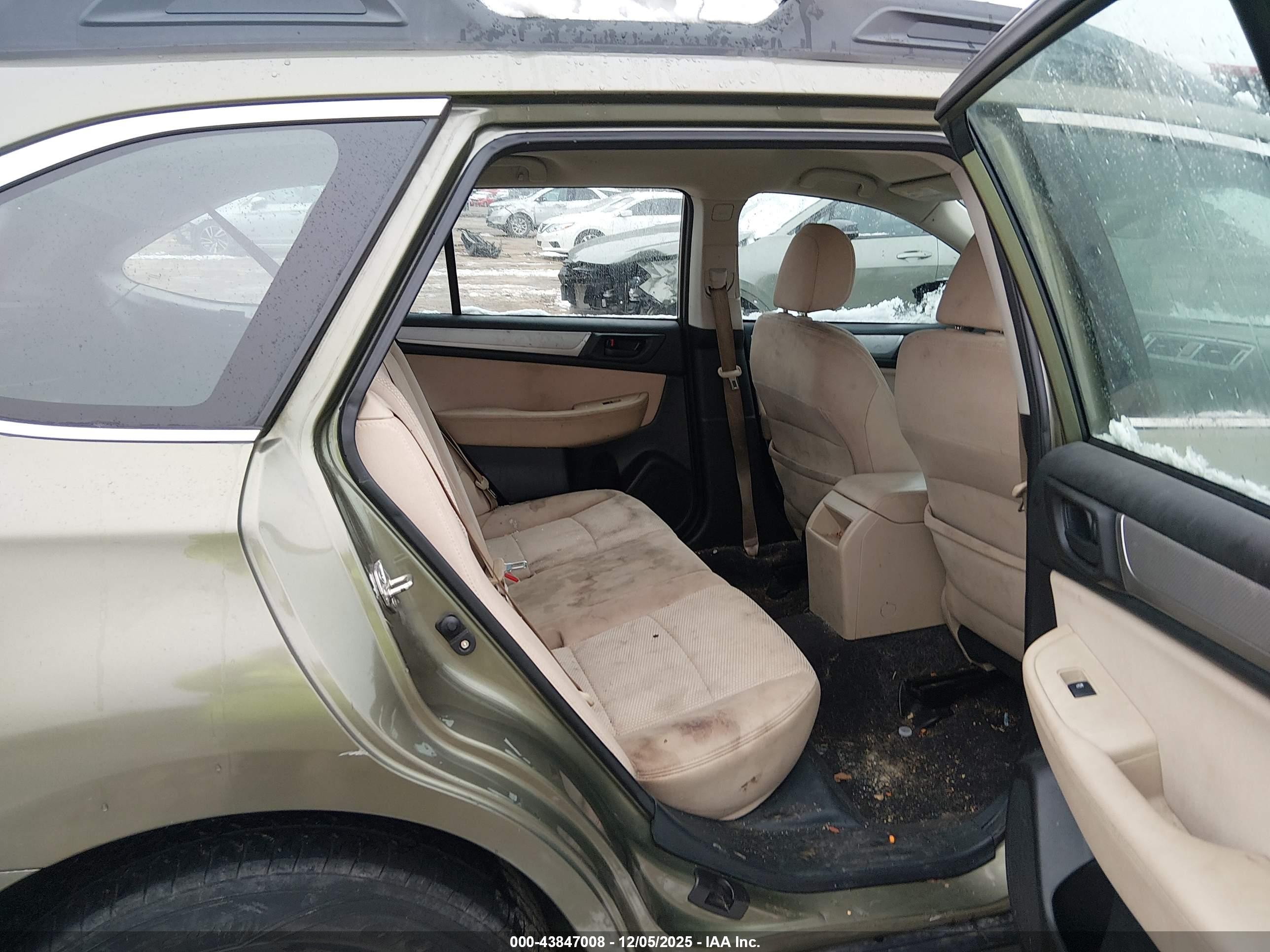 SUBARU OUTBACK image 8